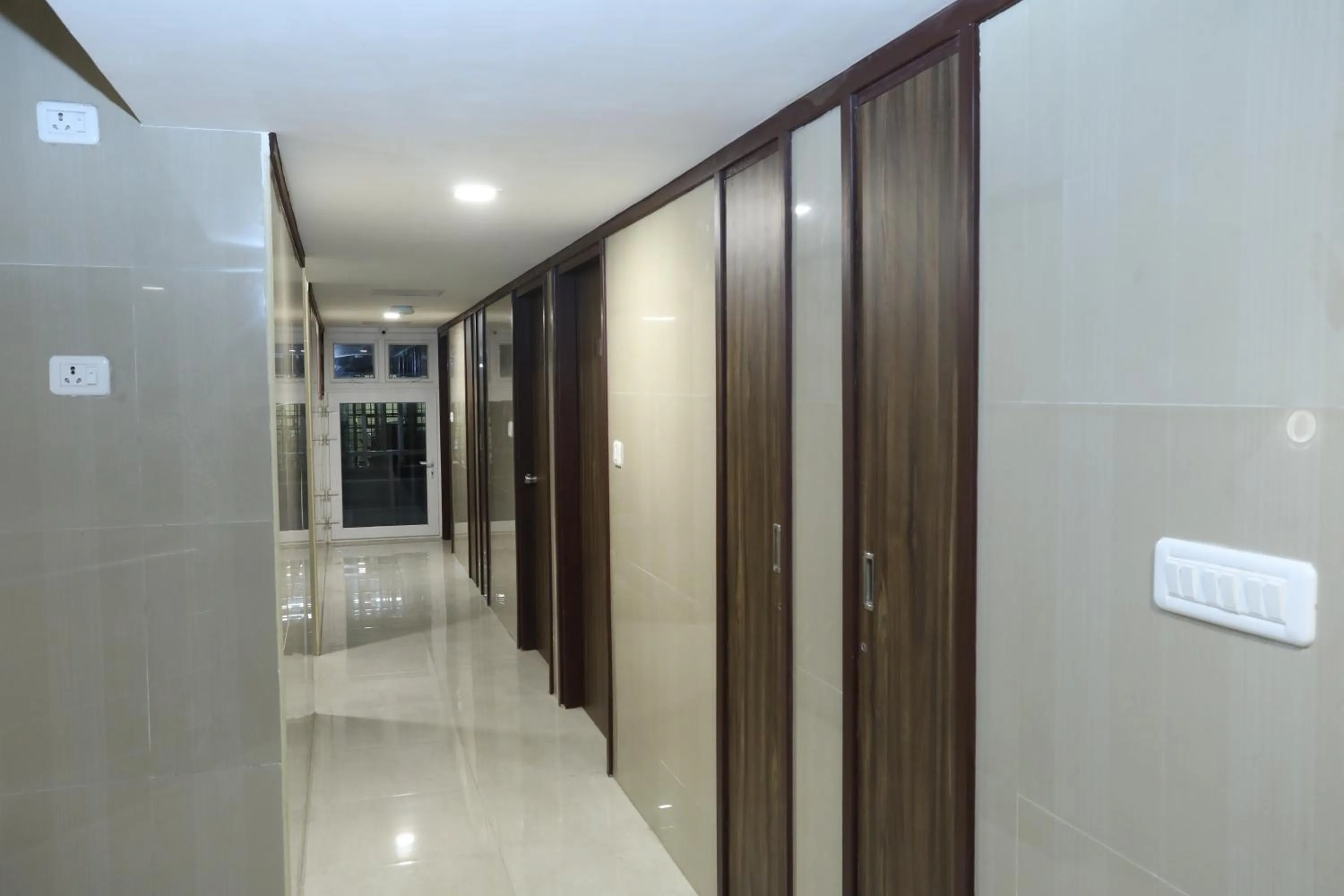 People in Season 4 Residences - Nungambakkam Near US consulate, Apollo Hospital, Shankar Nethralaya