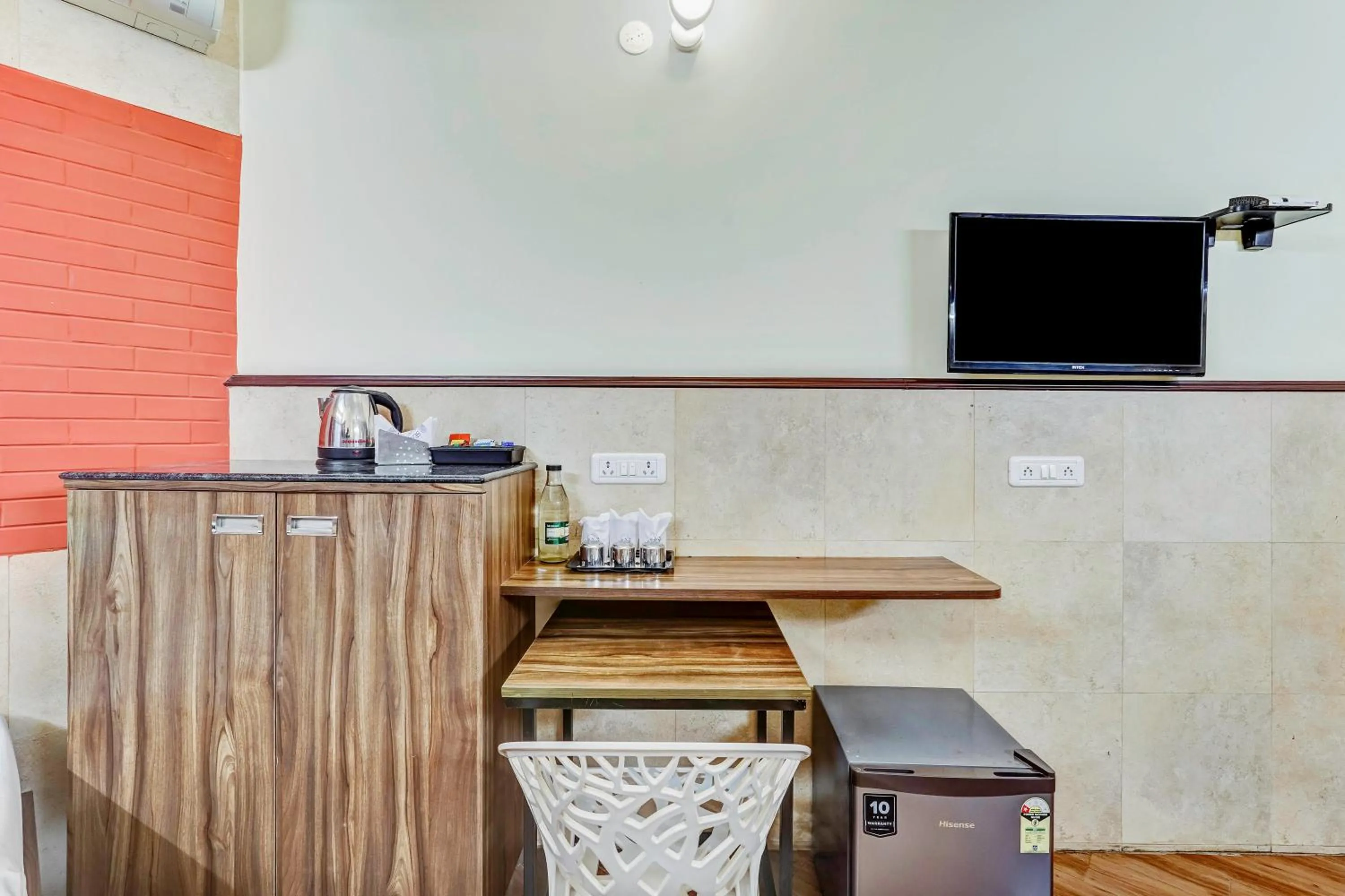 Restaurant/places to eat in Season 4 Residences - Nungambakkam Near US consulate, Apollo Hospital, Shankar Nethralaya