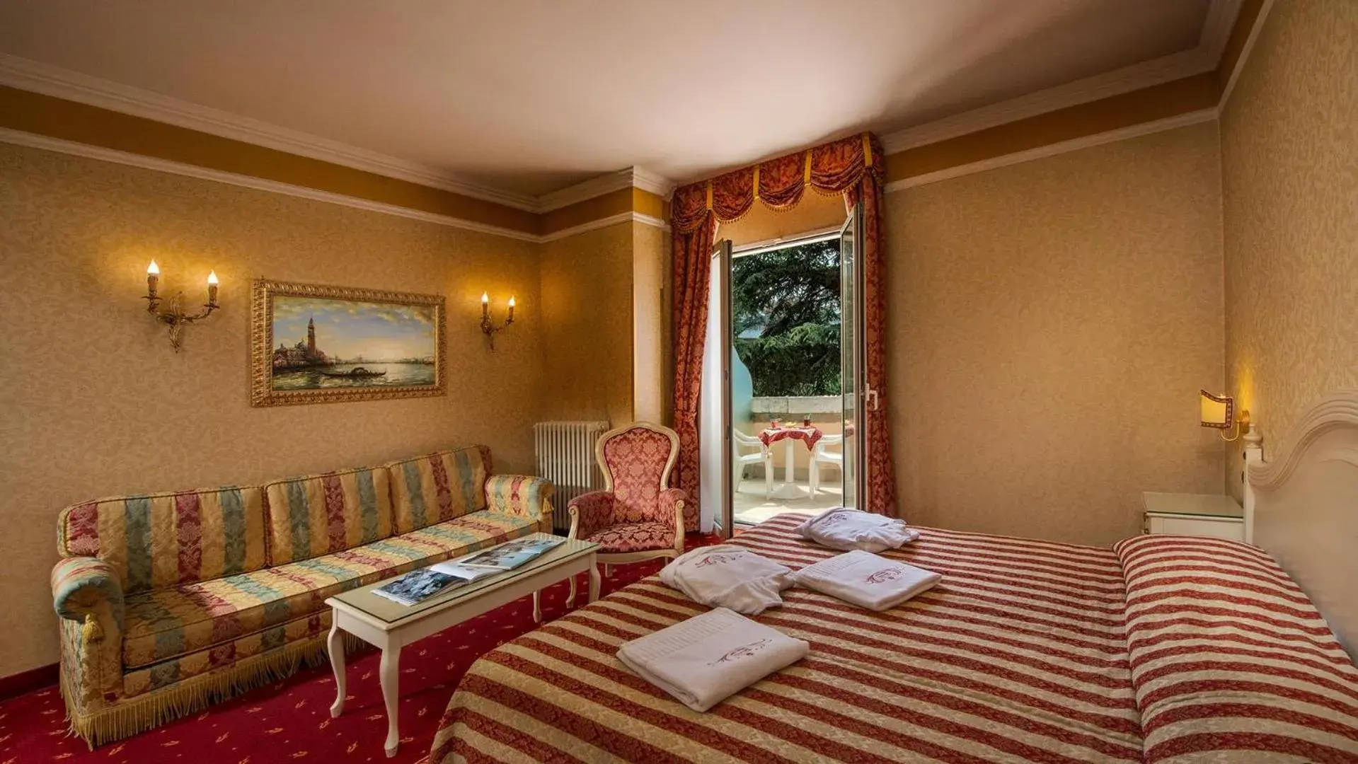 Bed in Hotel Terme Helvetia Bed in Hotel Terme Helvetia