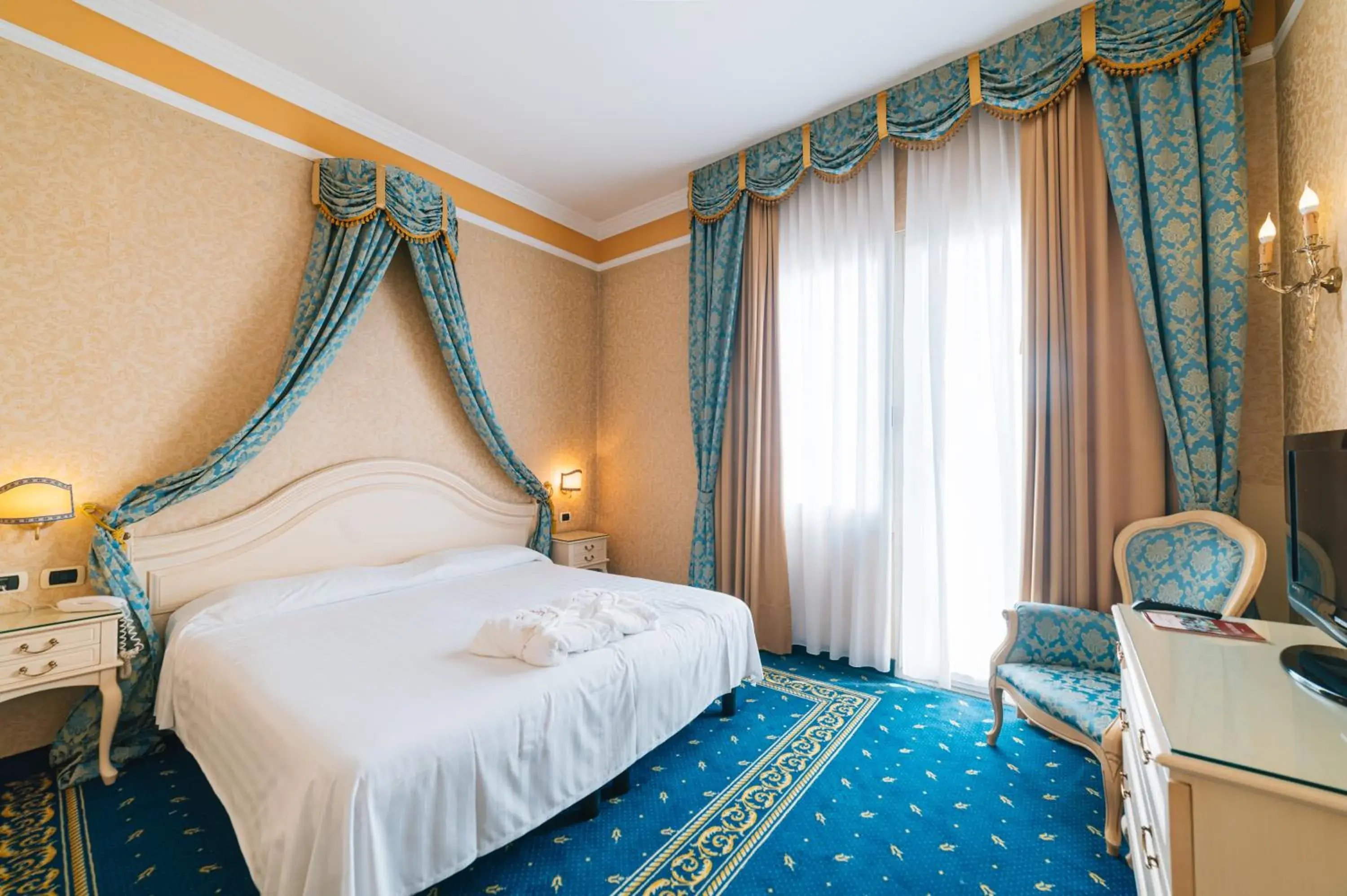 Bed in Hotel Terme Helvetia Bed in Hotel Terme Helvetia