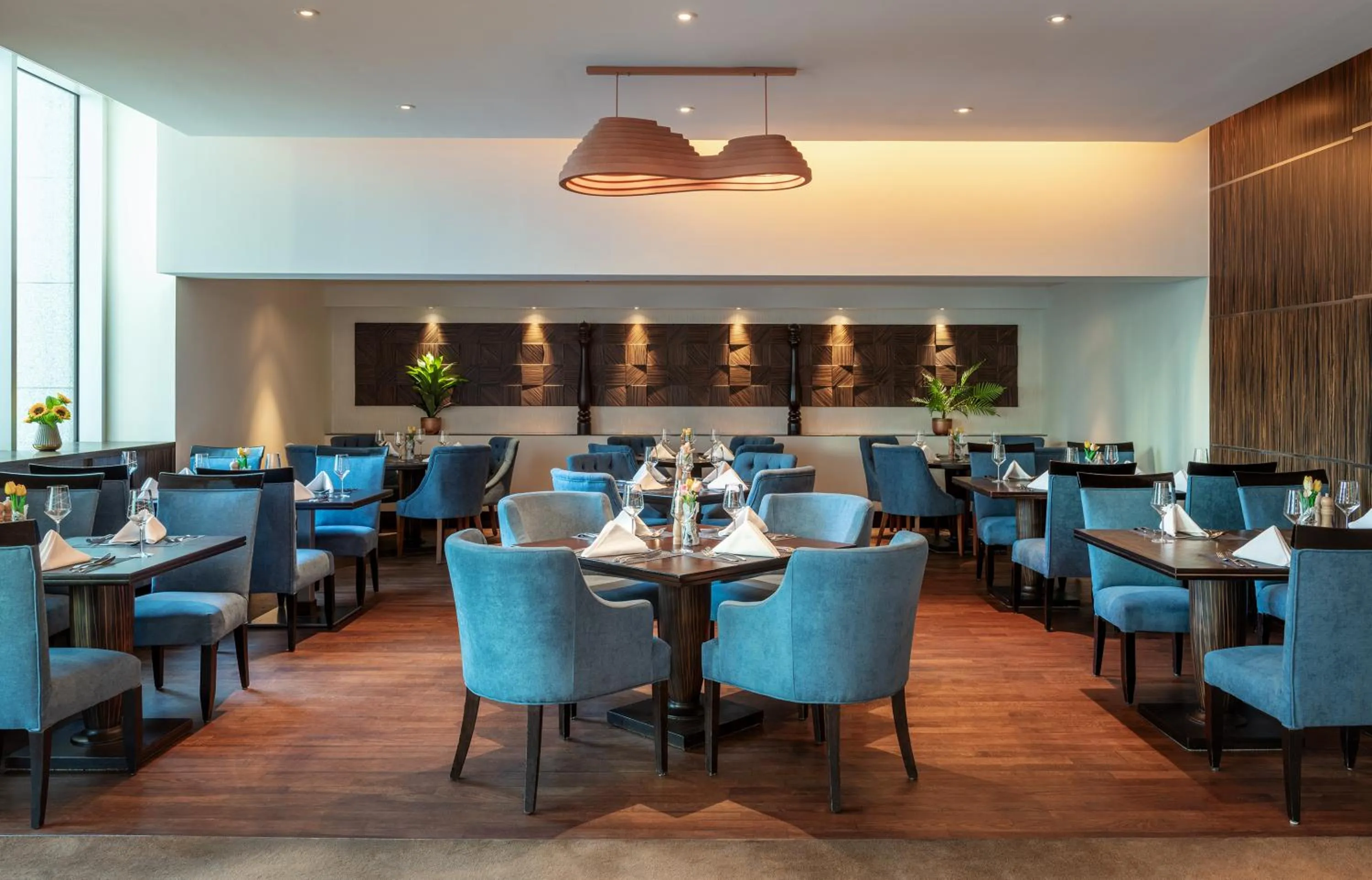 Restaurant/places to eat in voco - Bonnington Dubai by IHG