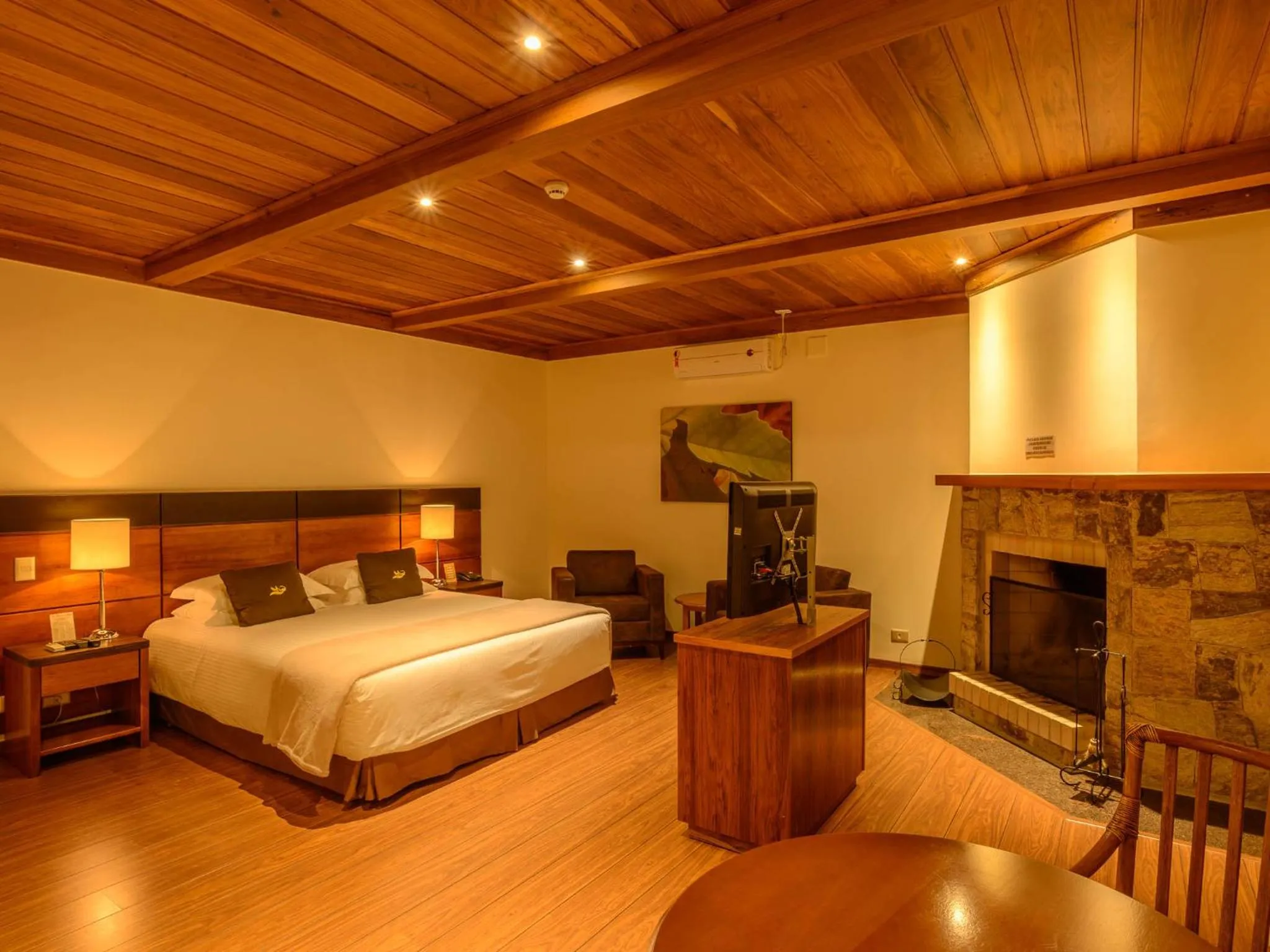 Bedroom, Bed in Hotel Le Renard - Campos do Jordao