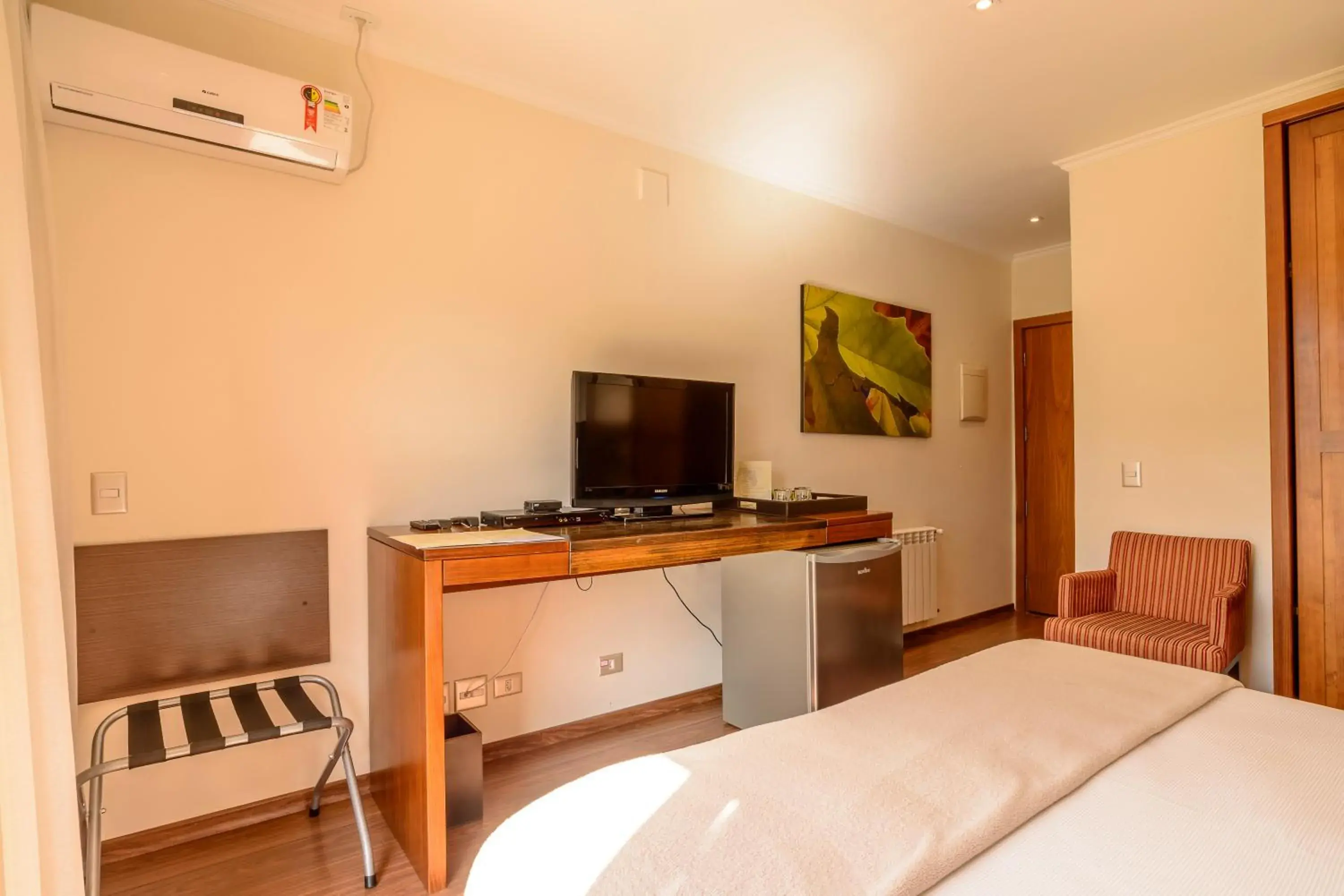 Classic Double or Twin Room (2 adults) in Hotel Le Renard - Campos do Jordao Classic Double or Twin Room (2 adults) in Hotel Le Renard - Campos do Jordao