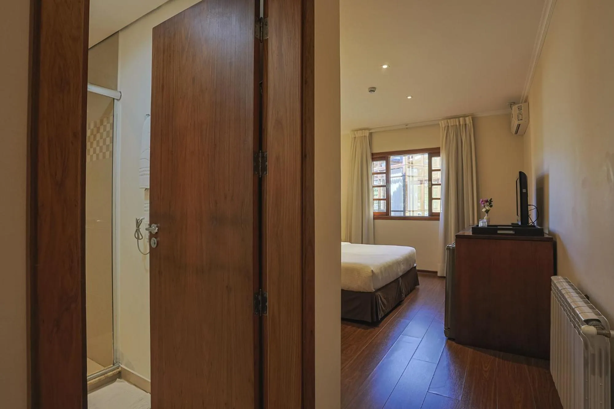 Bedroom, Bed in Hotel Le Renard - Campos do Jordao