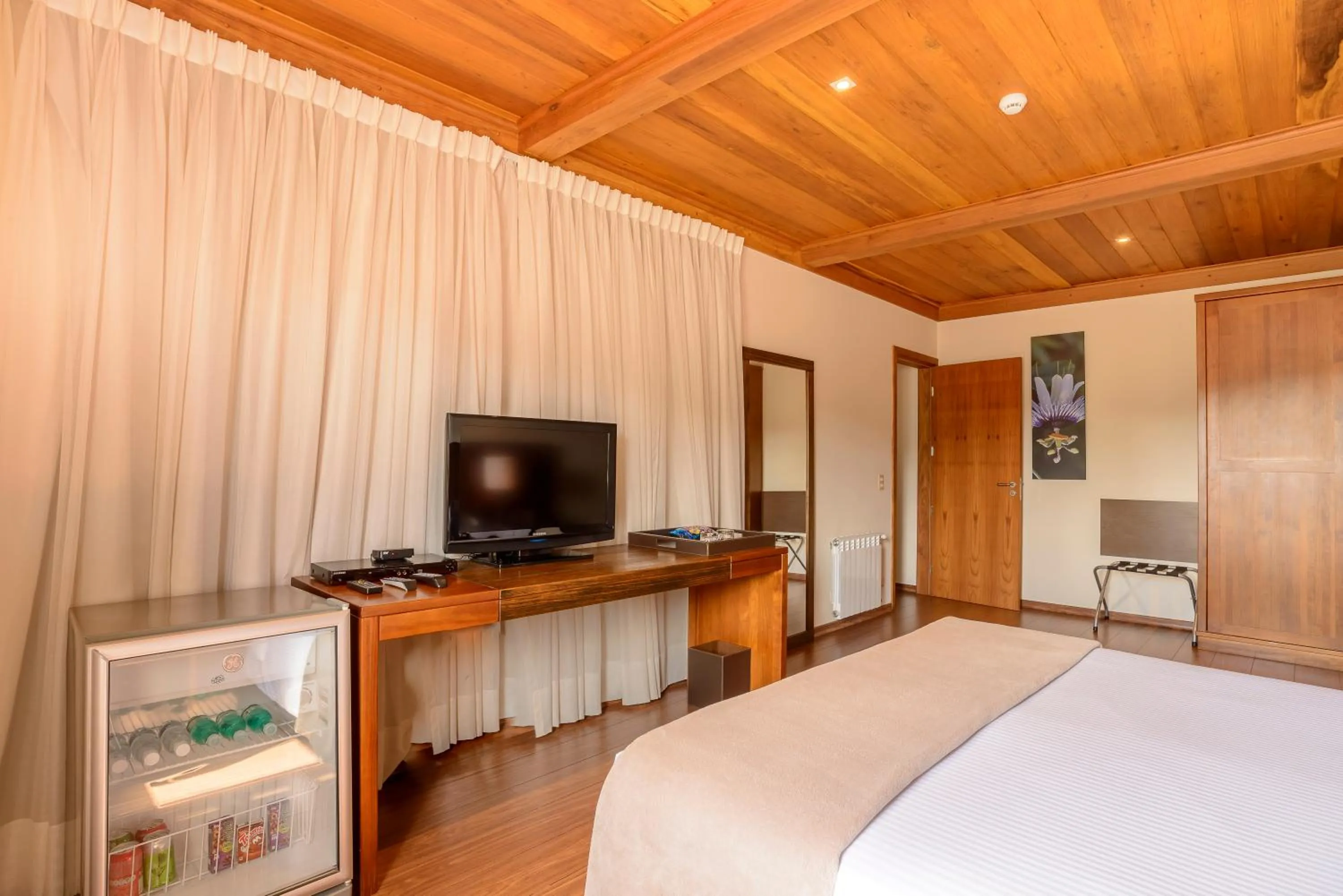 Bedroom, Bed in Hotel Le Renard - Campos do Jordao
