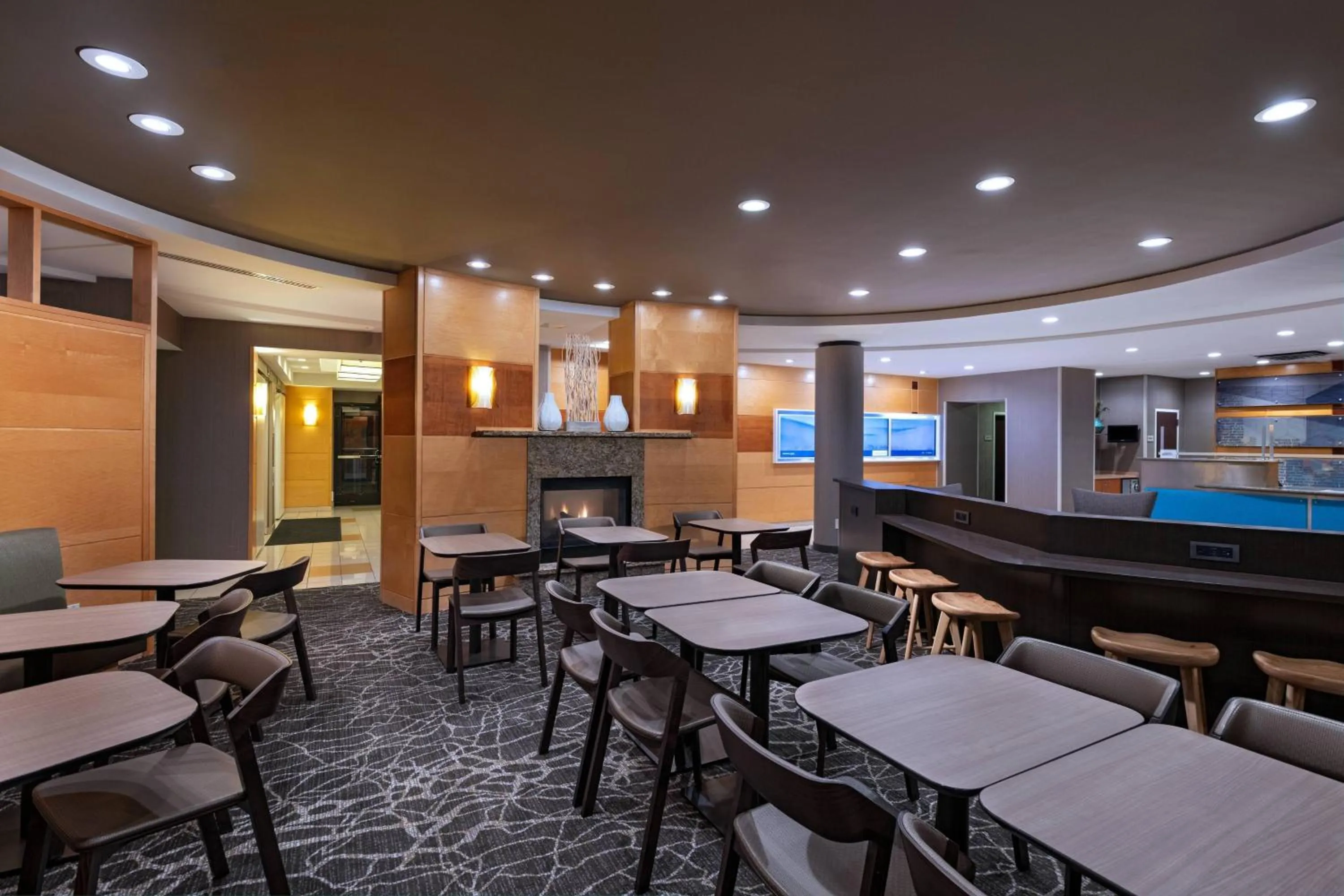 Restaurant/places to eat in SpringHill Suites Boise West/Eagle