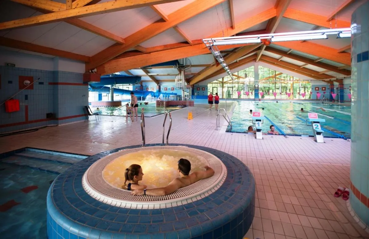 Swimming pool in Stacja Nowa Gdynia Bed & Breakfast Aquapark