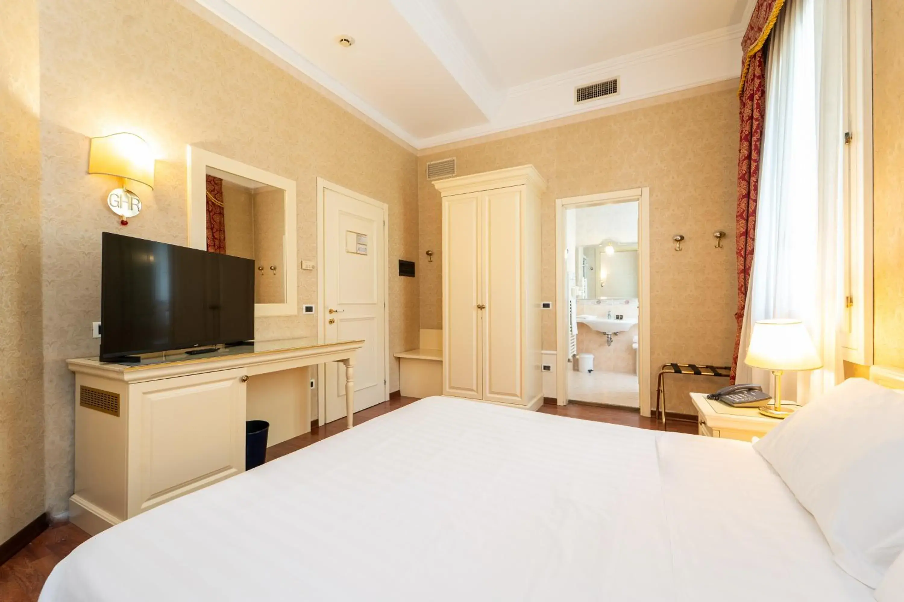 TV and multimedia, Bed in Hotel Terme Roma TV and multimedia, Bed in Hotel Terme Roma