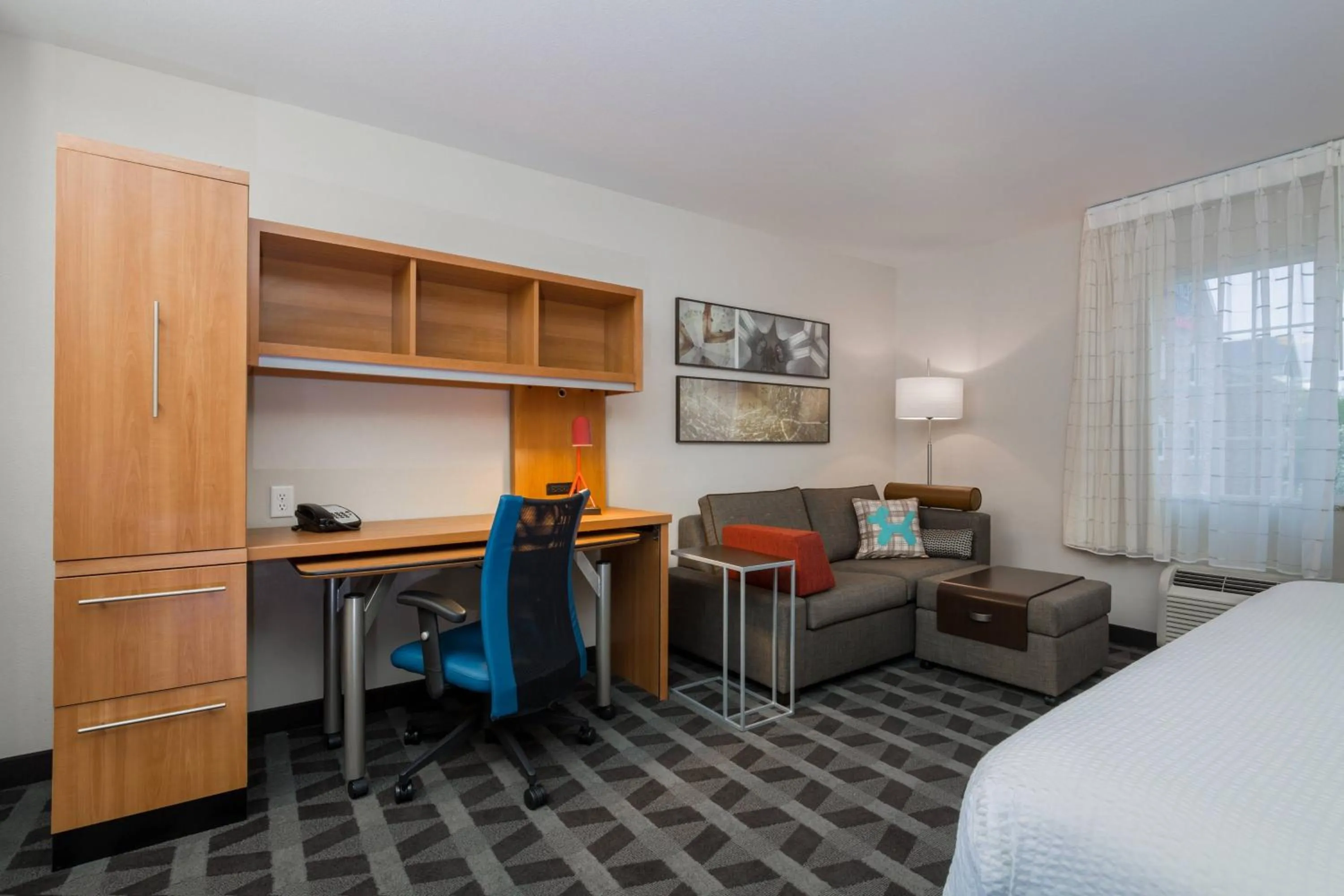 Living room, Bed in TownePlace Suites by Marriott Boise Downtown/University