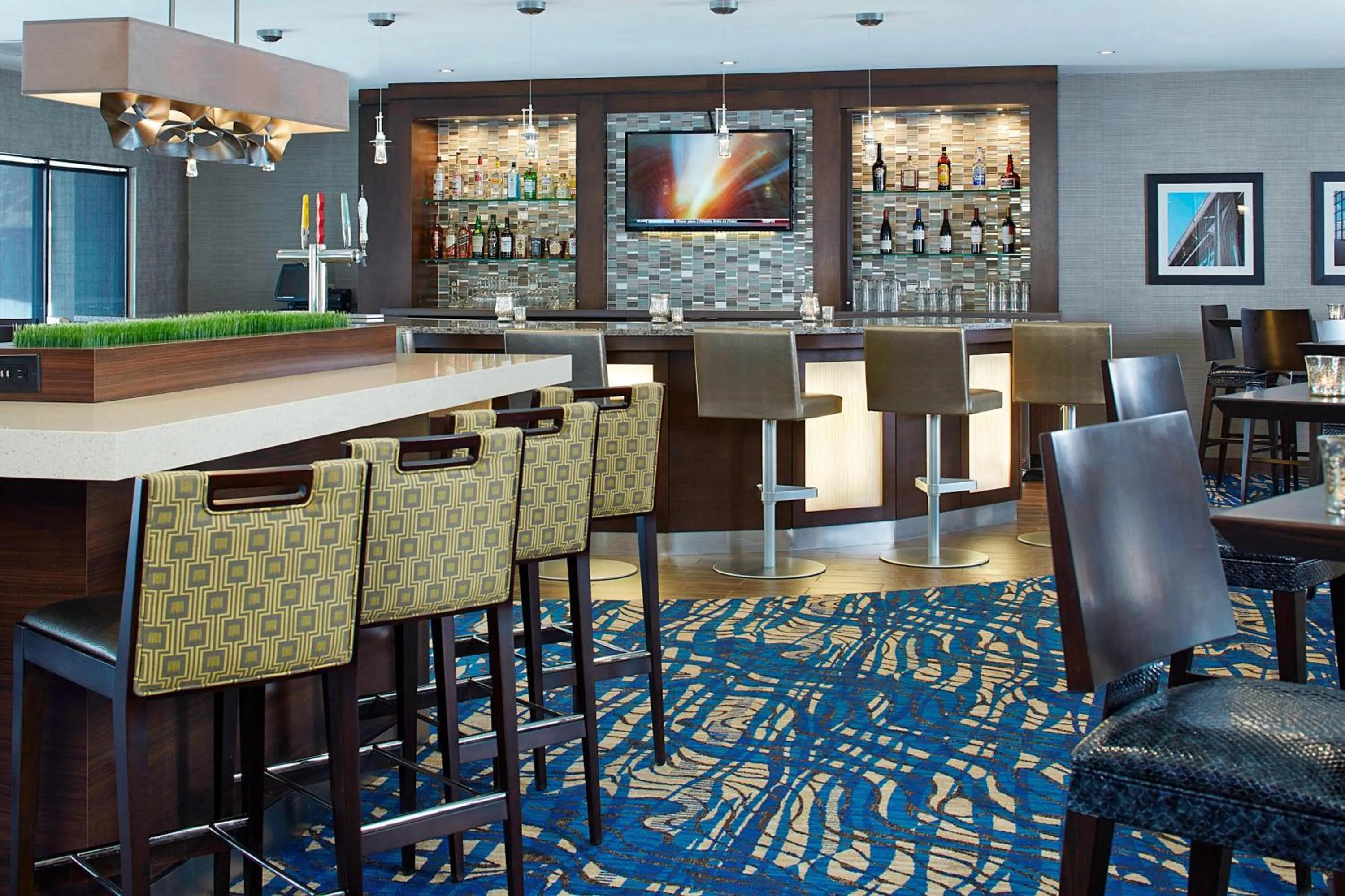 Lounge or bar in Courtyard Boston Woburn/Boston North