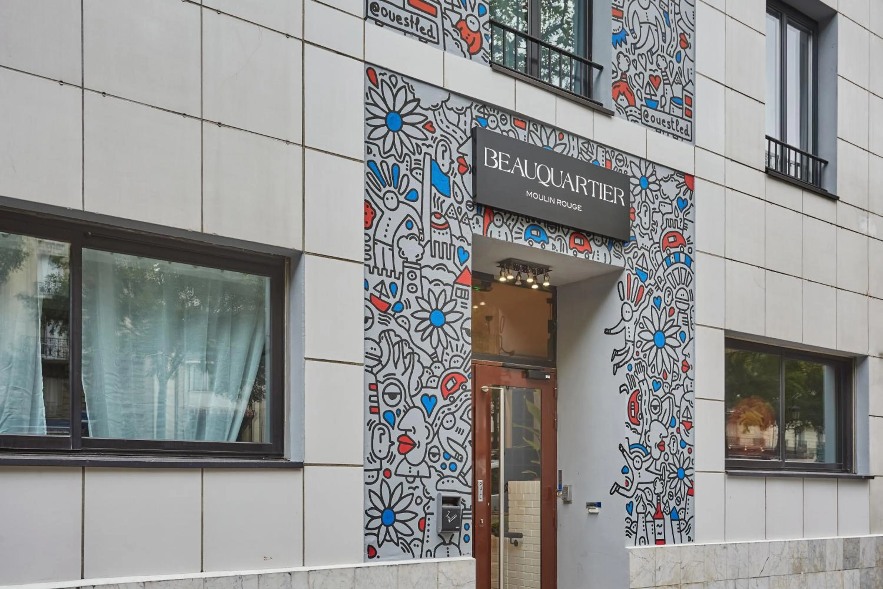 Facade/entrance in Hôtel Beauquartier Montmartre