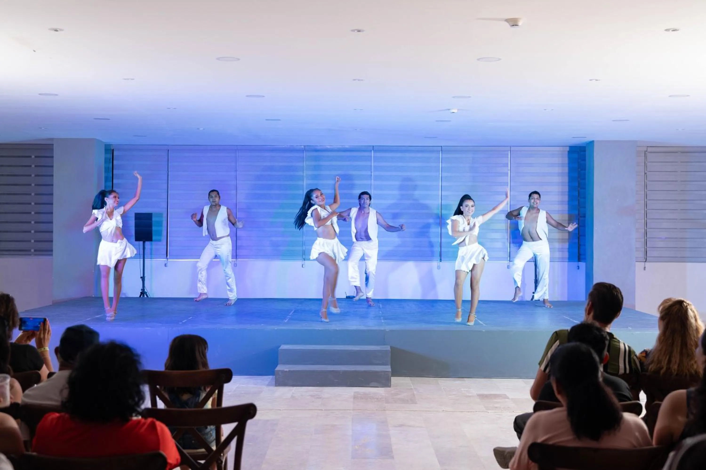 Evening entertainment in Ritz Acapulco All Inclusive