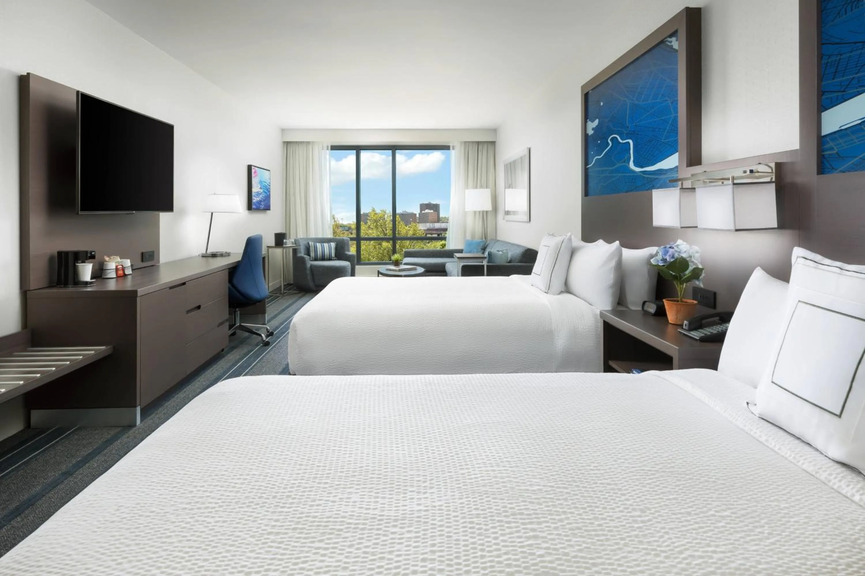 Photo of the whole room, Bed in Courtyard by Marriott Boston Cambridge