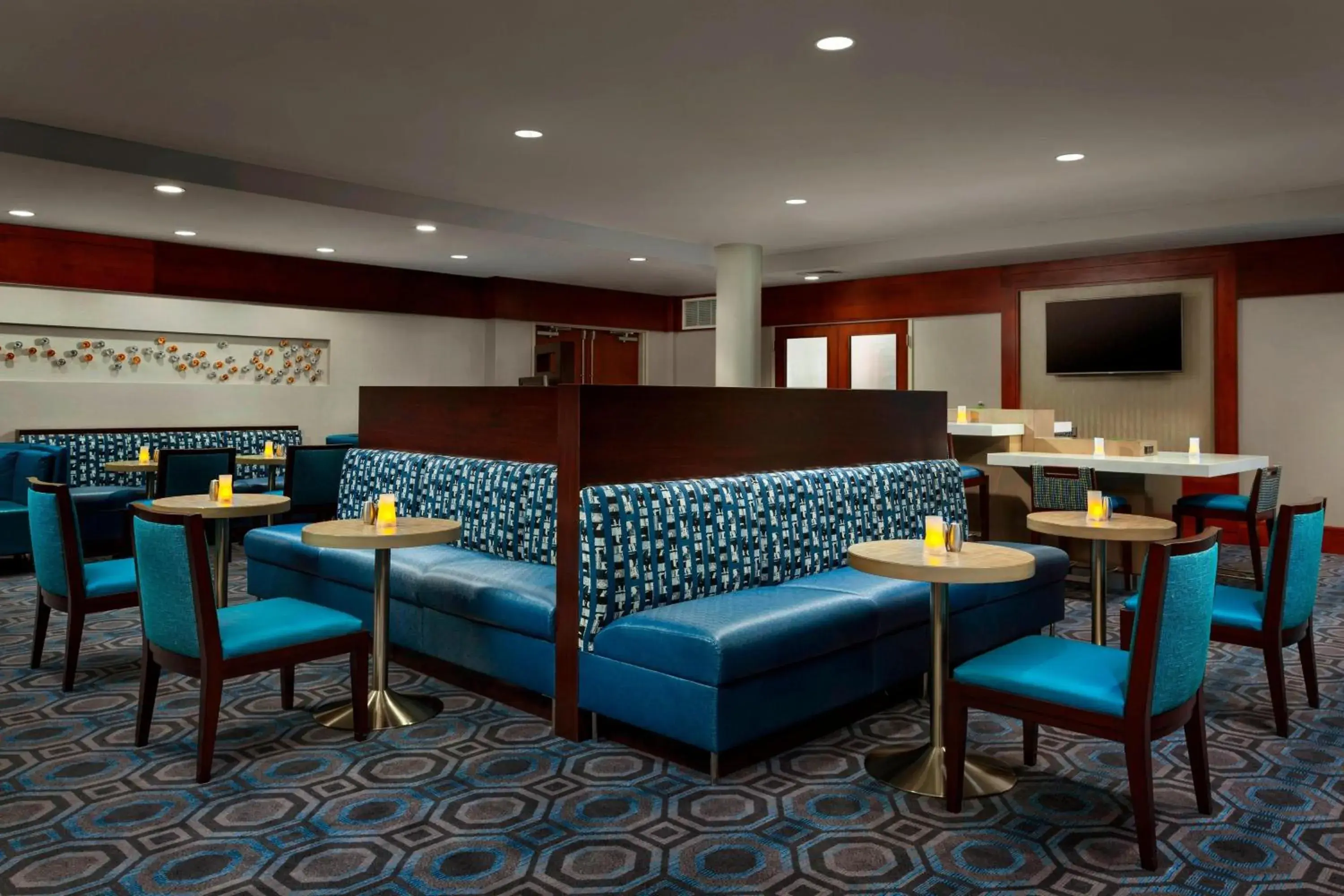 Lounge or bar in Courtyard by Marriott Boston Cambridge Lounge or bar in Courtyard by Marriott Boston Cambridge