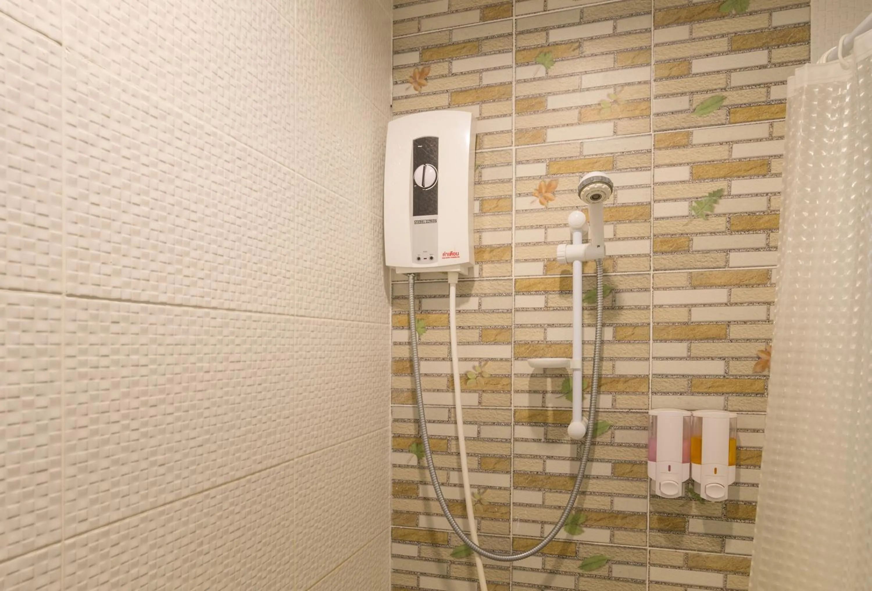 Shower in Pinthong Aonang Villa