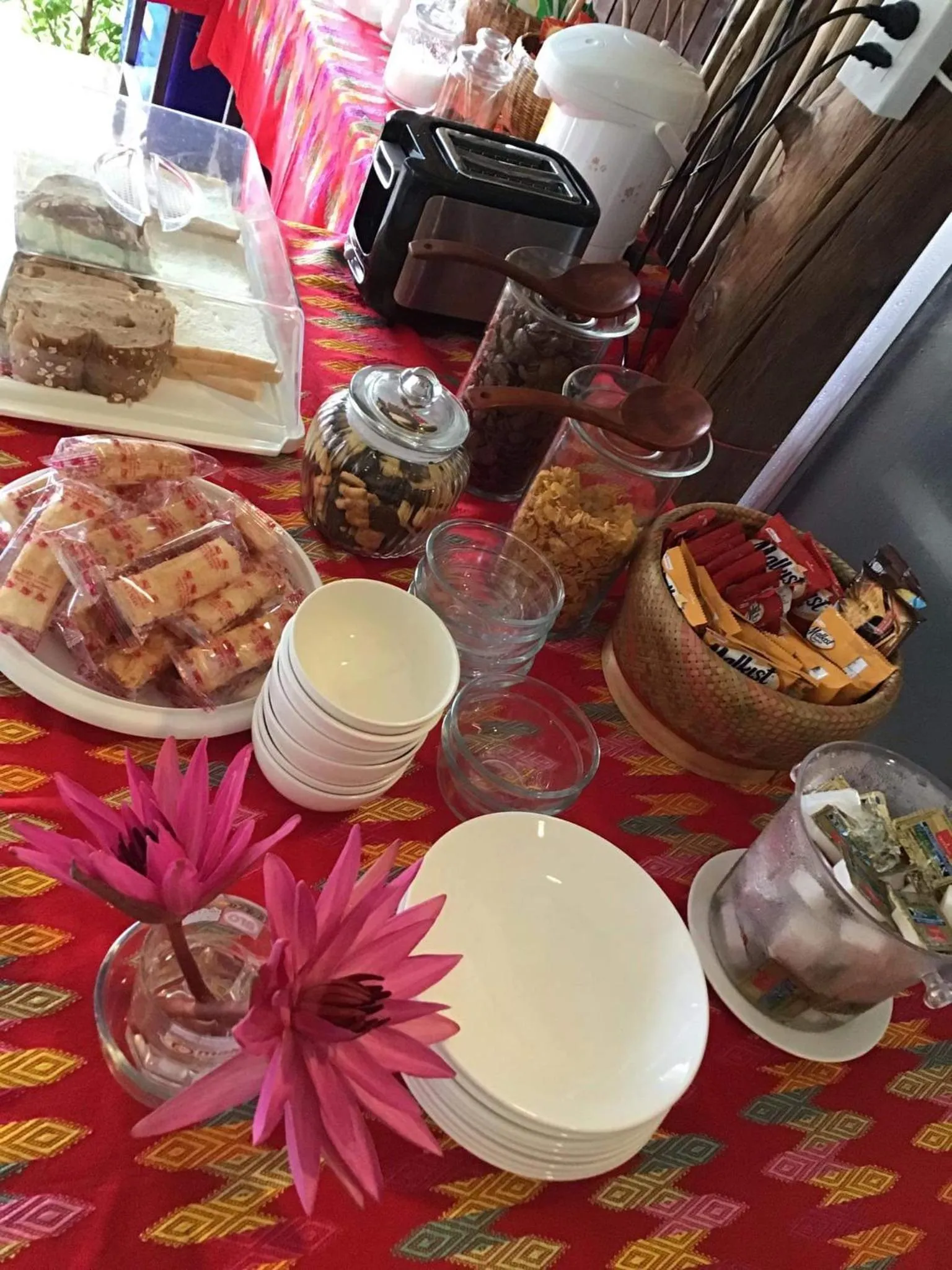 Breakfast in Pinthong Aonang Villa