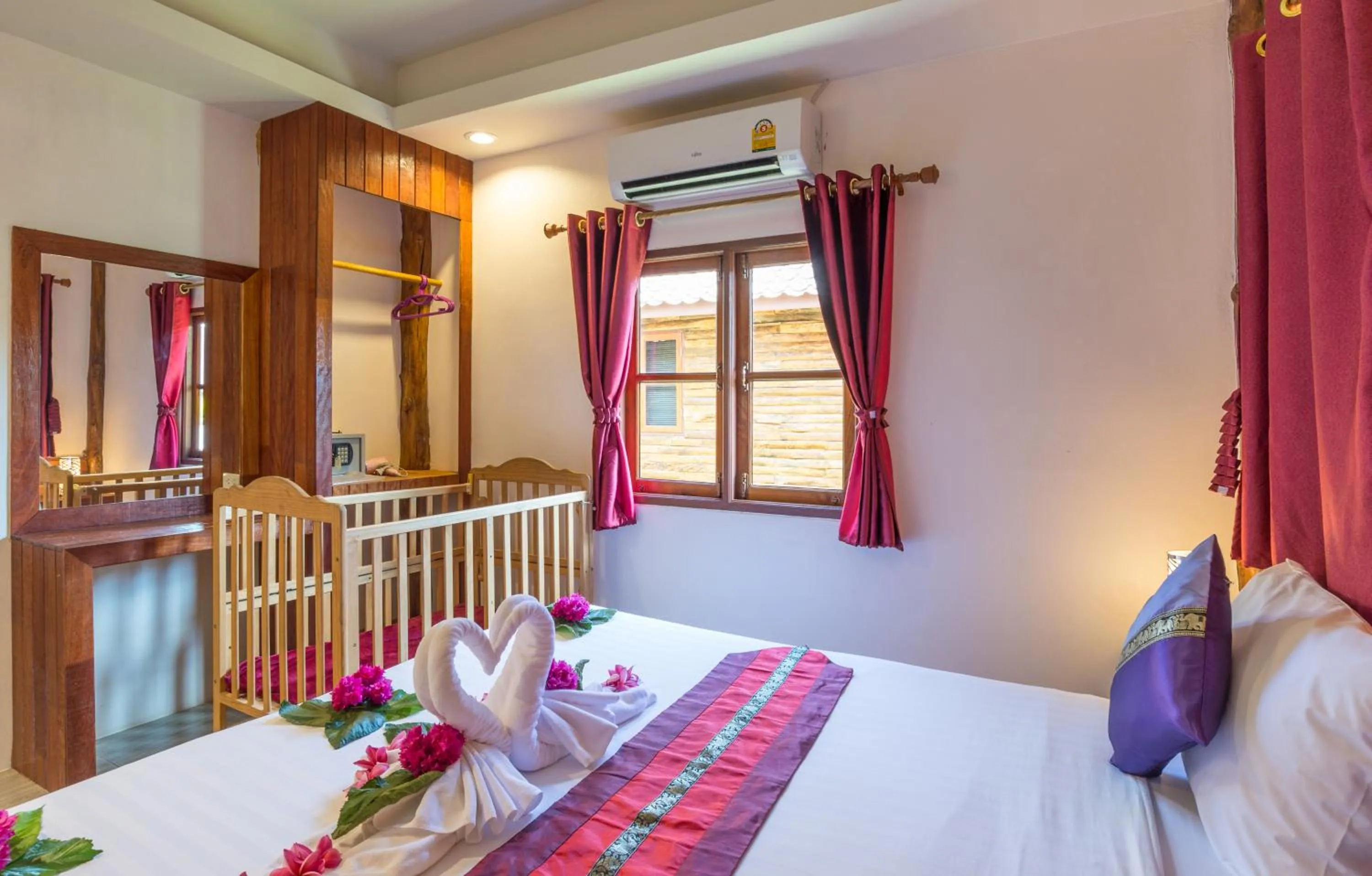 Bed in Pinthong Aonang Villa