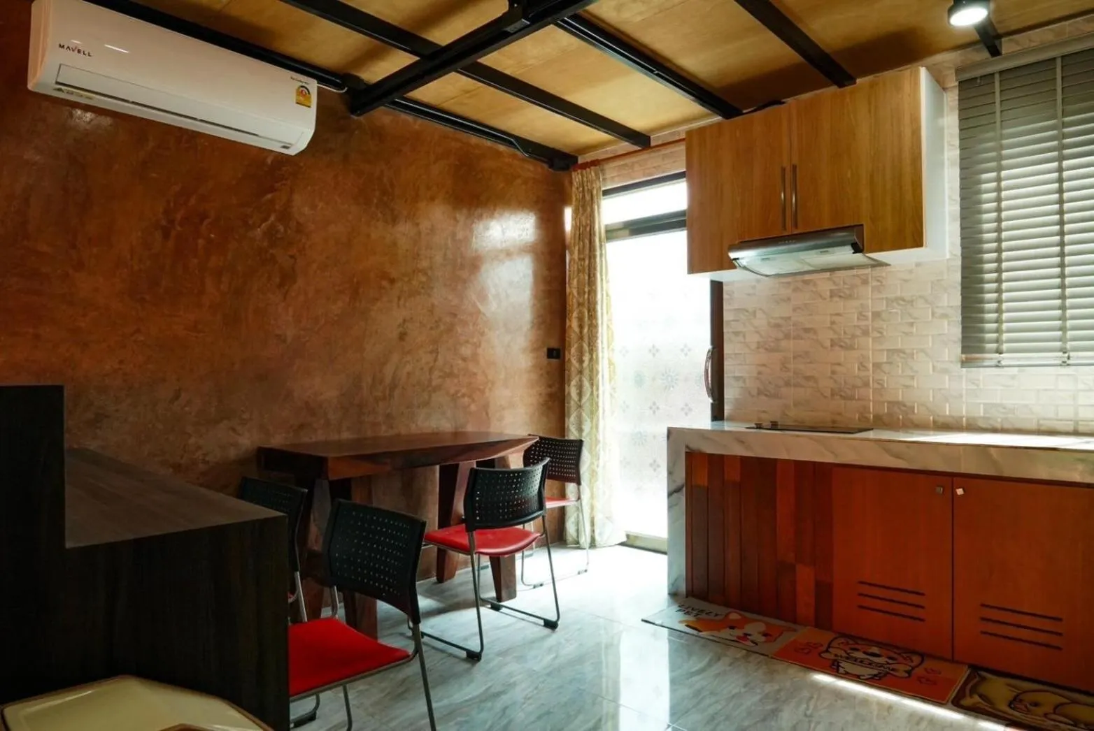 Kitchen or kitchenette in Pinthong Aonang Villa