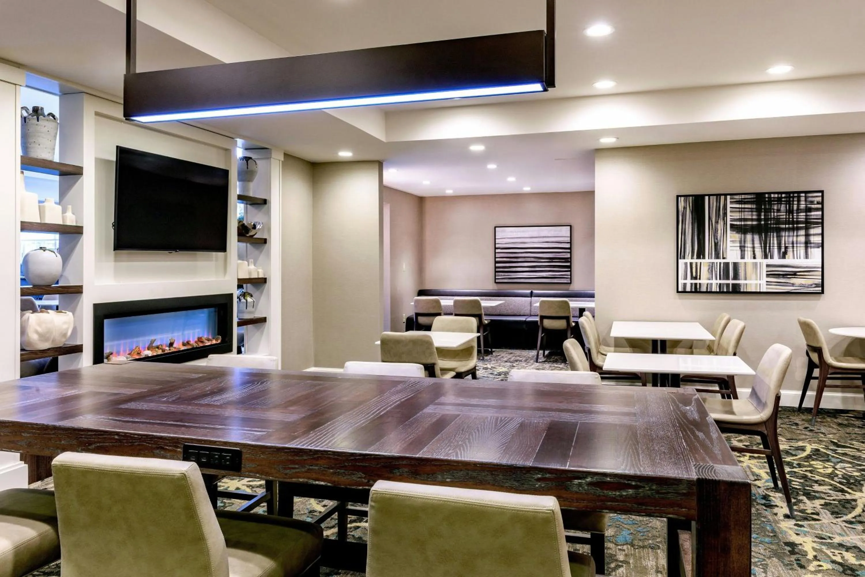 Restaurant/places to eat in Residence Inn Worcester