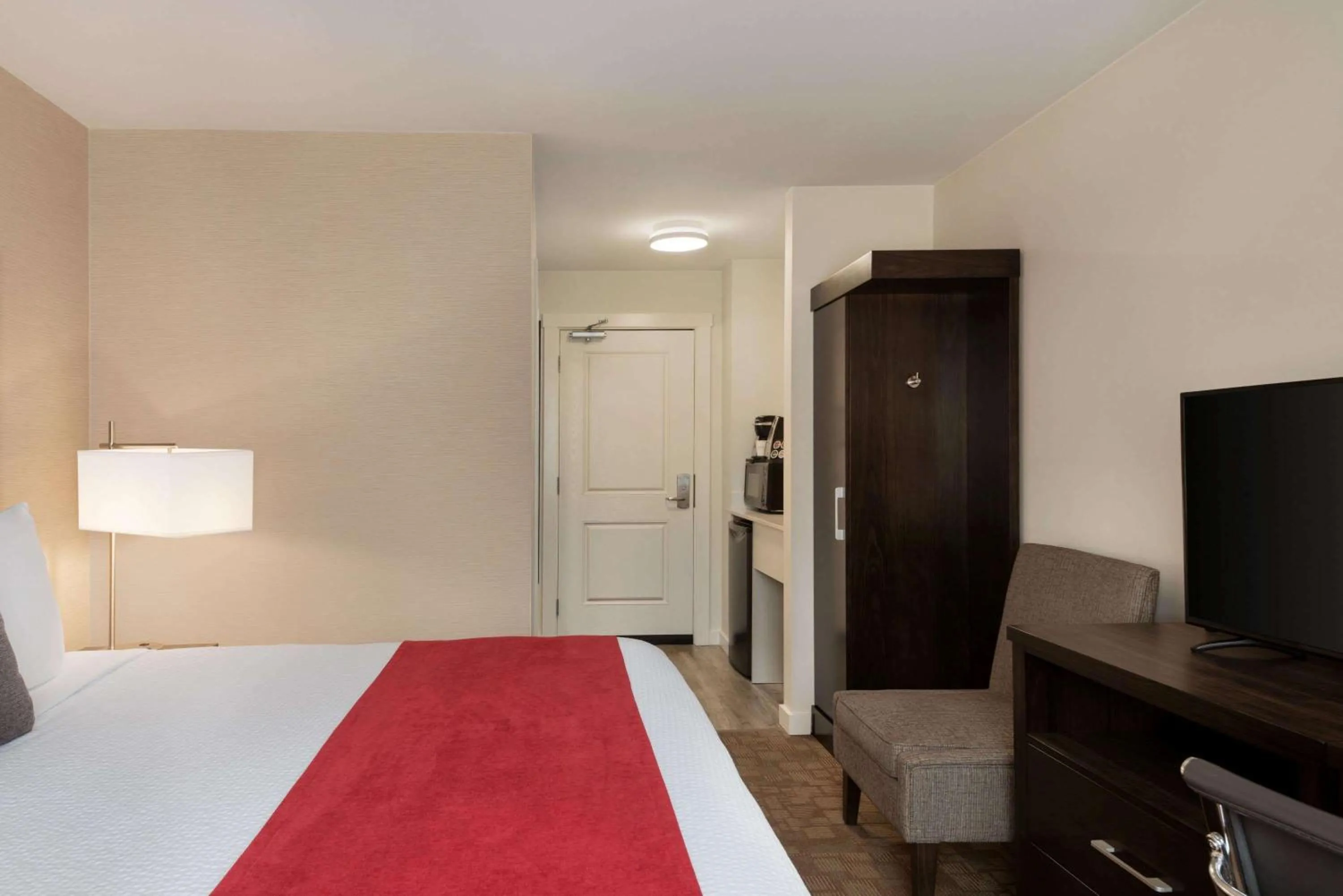 Photo of the whole room, Bed in Days Inn by Wyndham 100 Mile House