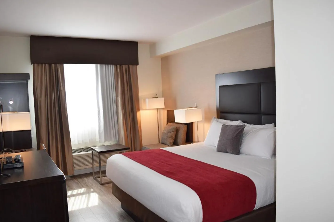 Bed in Days Inn by Wyndham 100 Mile House