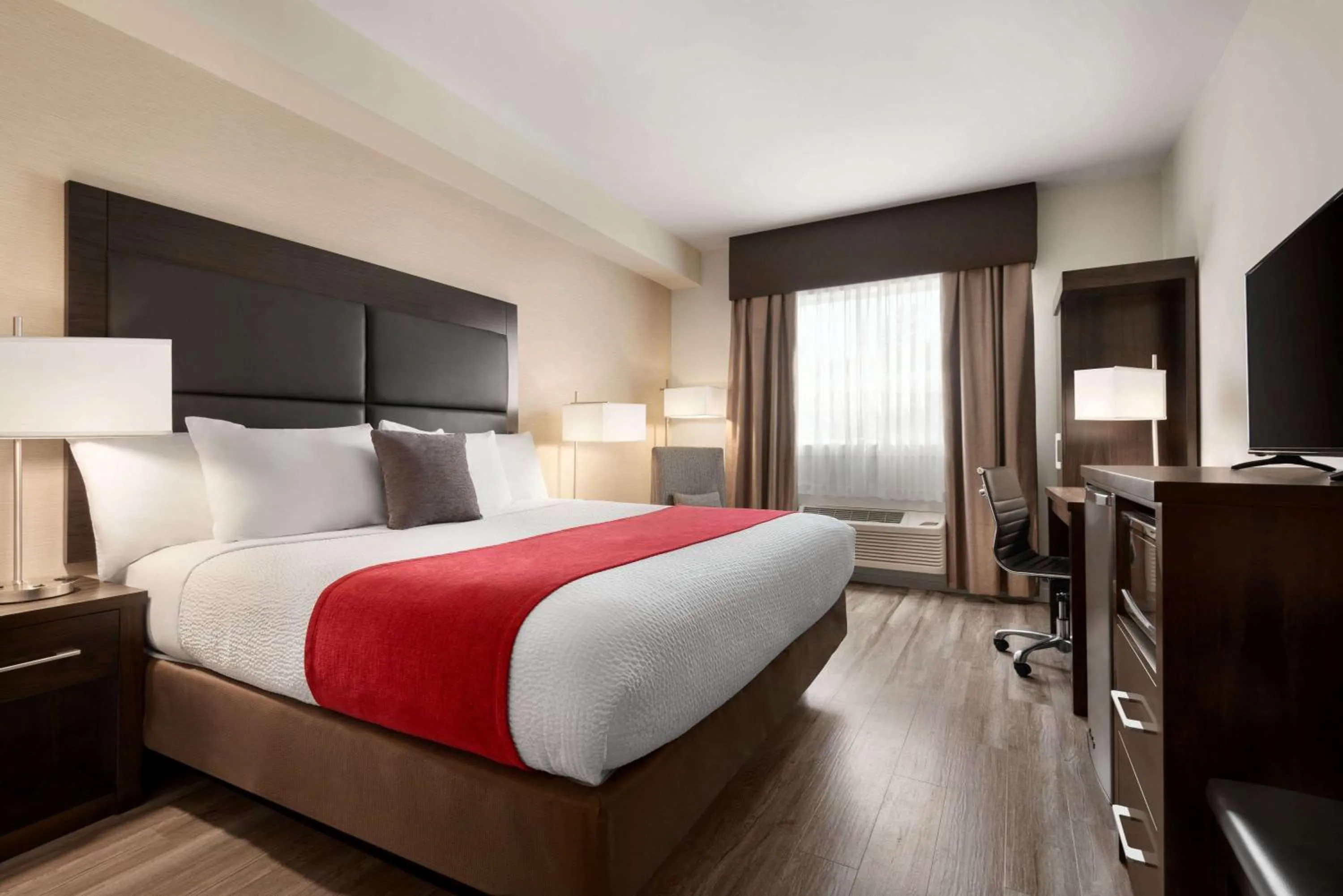 Photo of the whole room, Bed in Days Inn by Wyndham 100 Mile House