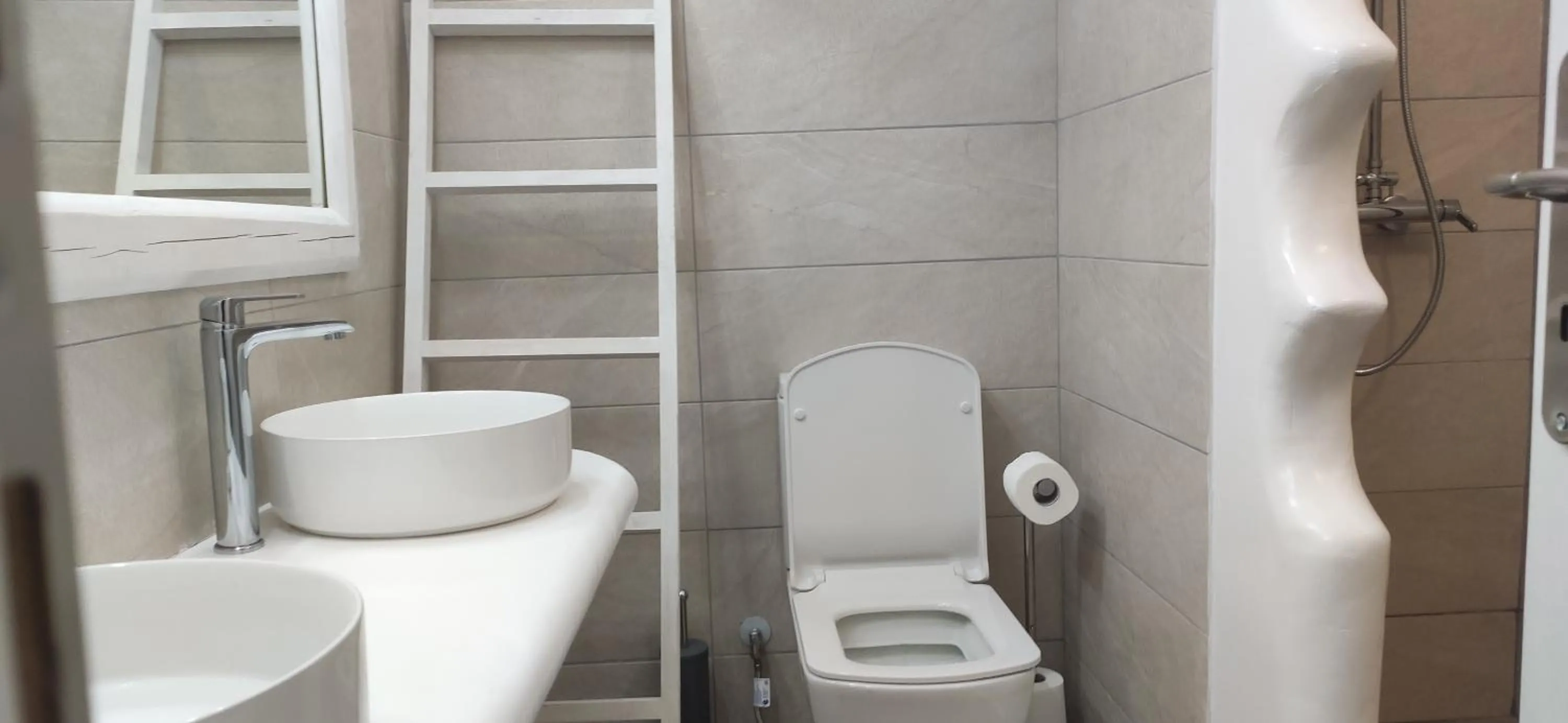 Toilet in Nora Norita