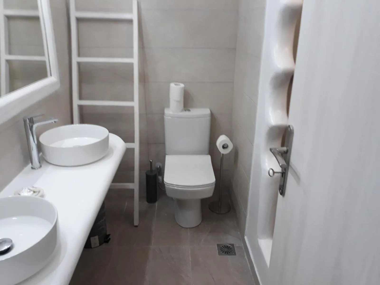 Toilet in Nora Norita