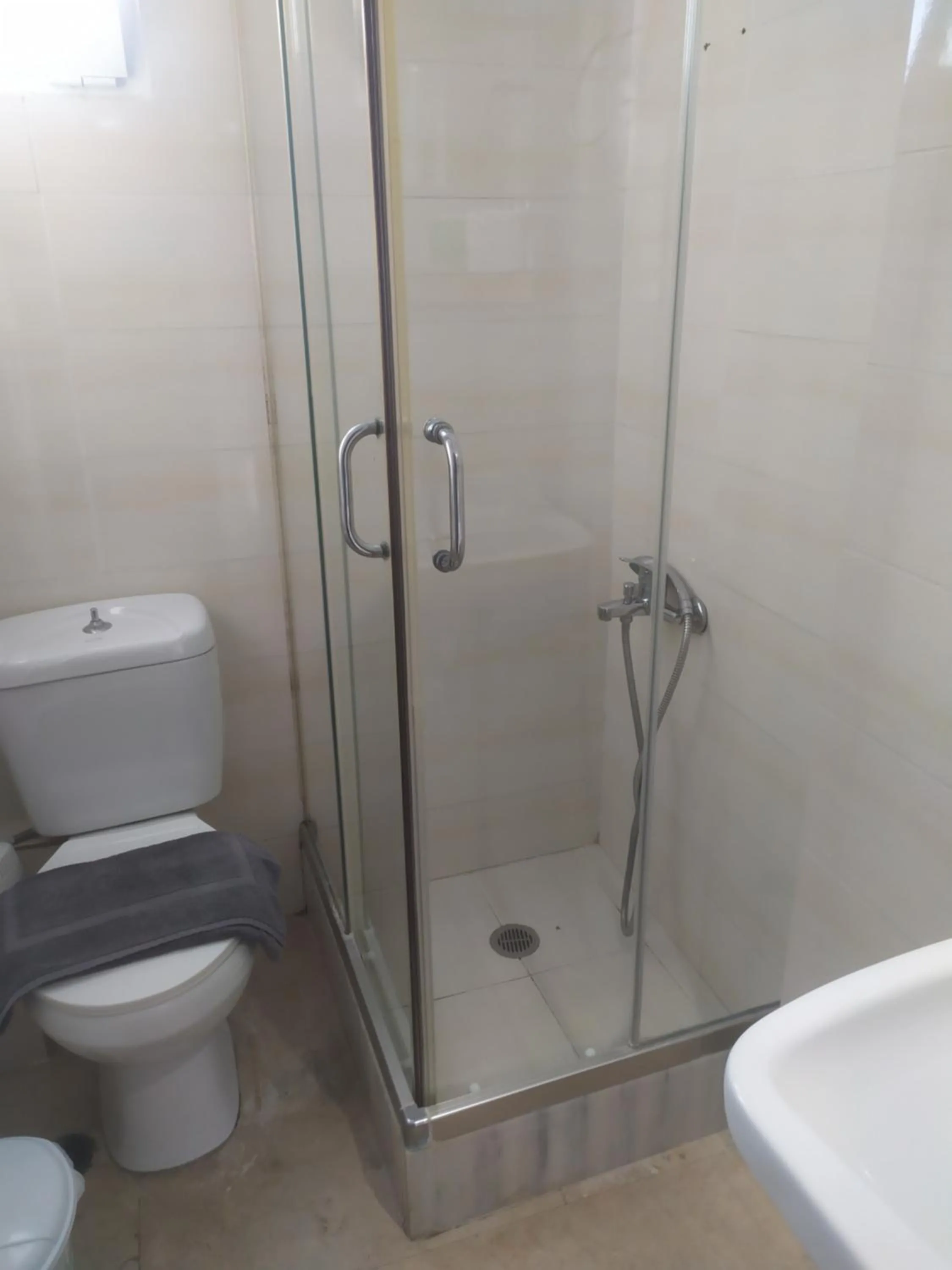 Shower in Nora Norita