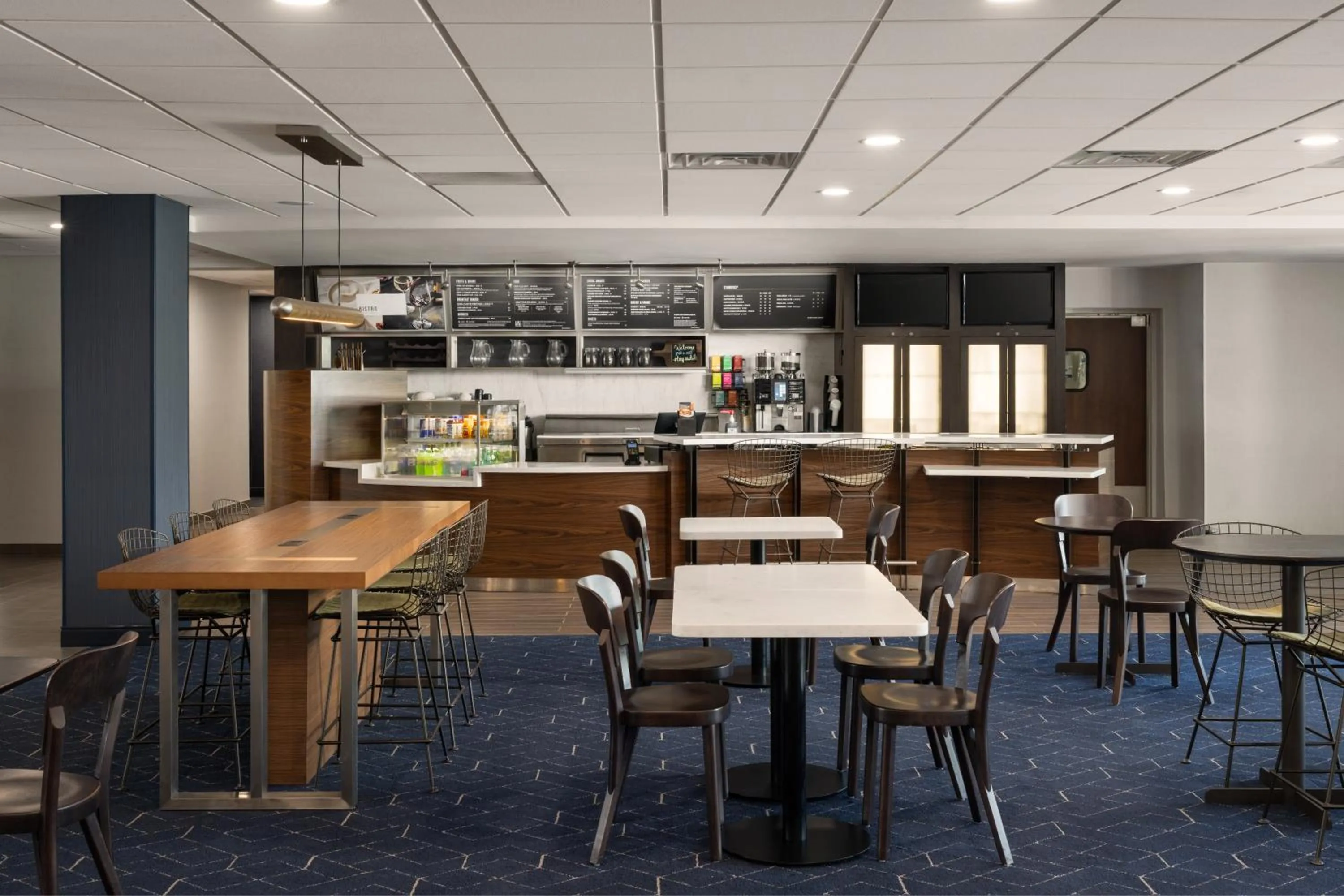 Restaurant/places to eat in Courtyard Brunswick