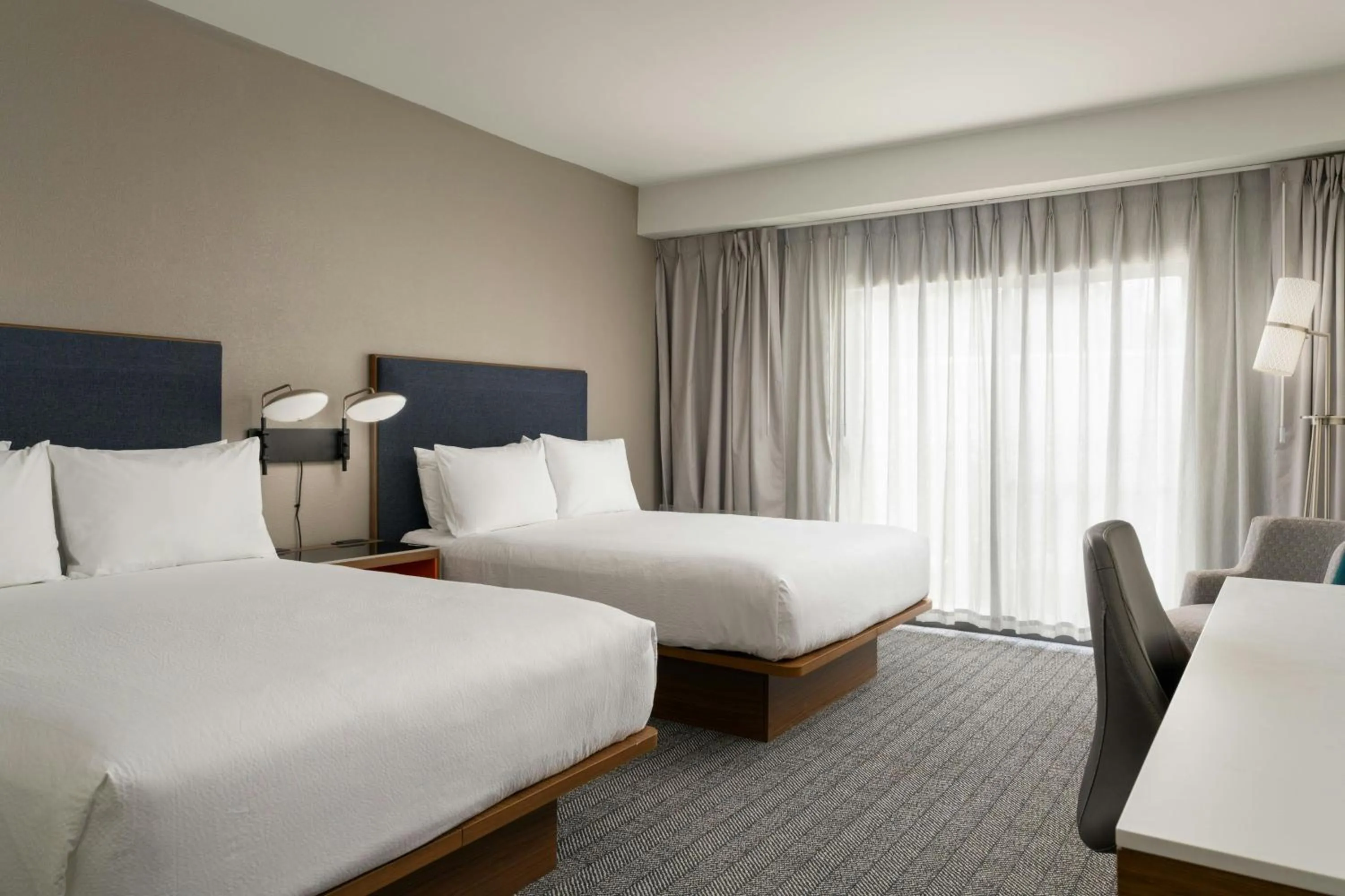 Photo of the whole room, Bed in Courtyard Brunswick