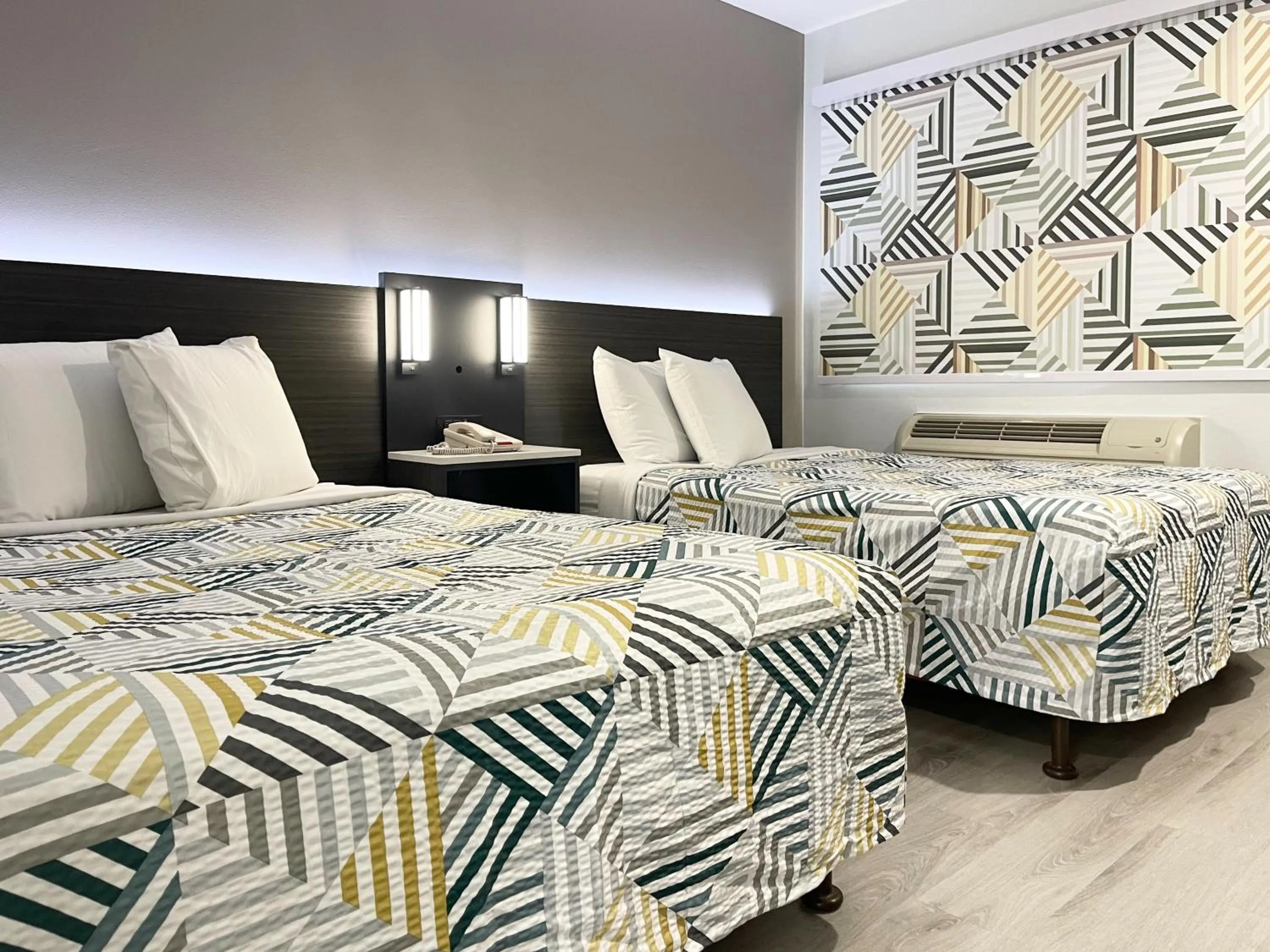 Bedroom, Bed in Motel 6-Morro Bay, CA