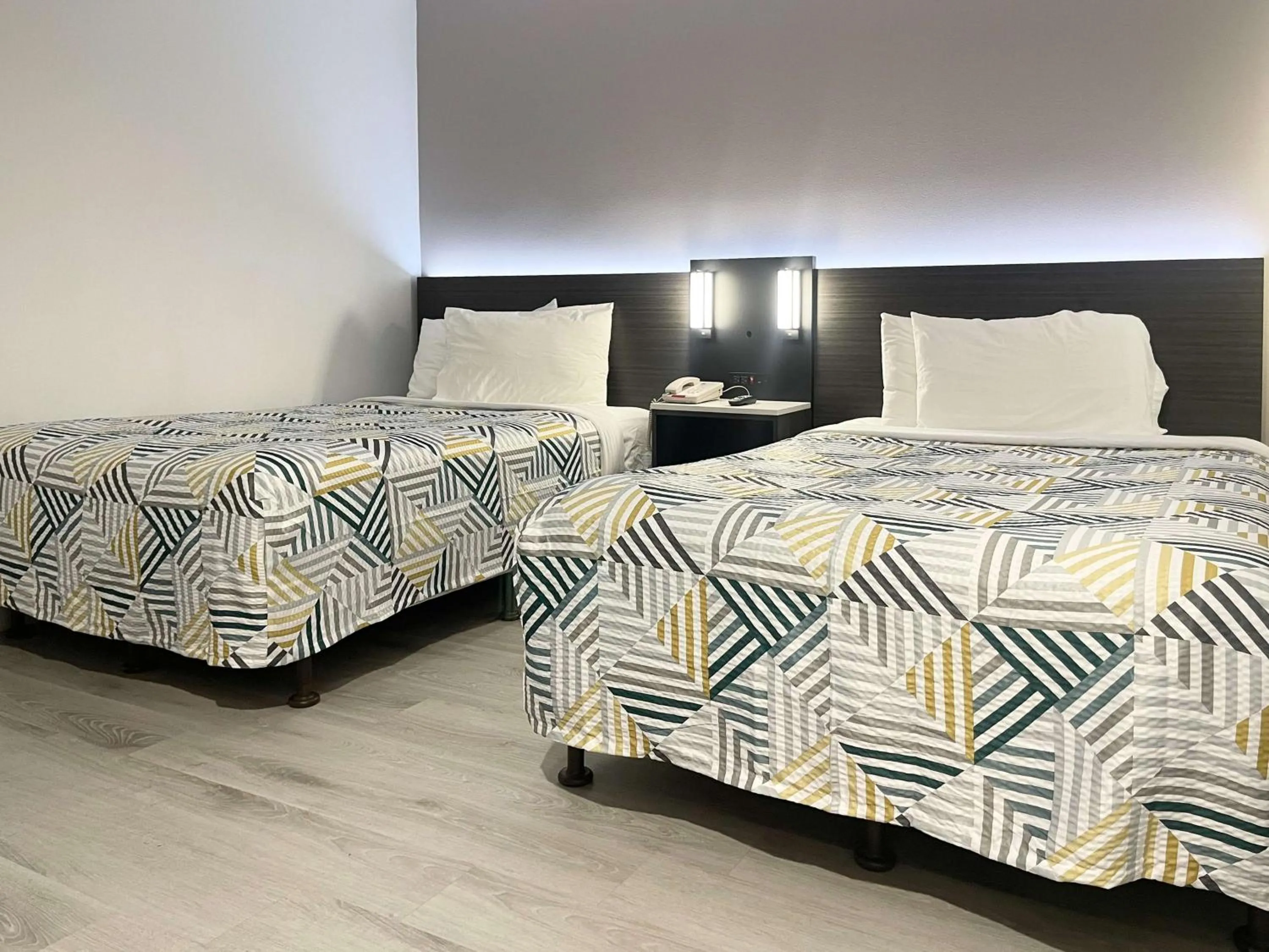 Bedroom, Bed in Motel 6-Morro Bay, CA