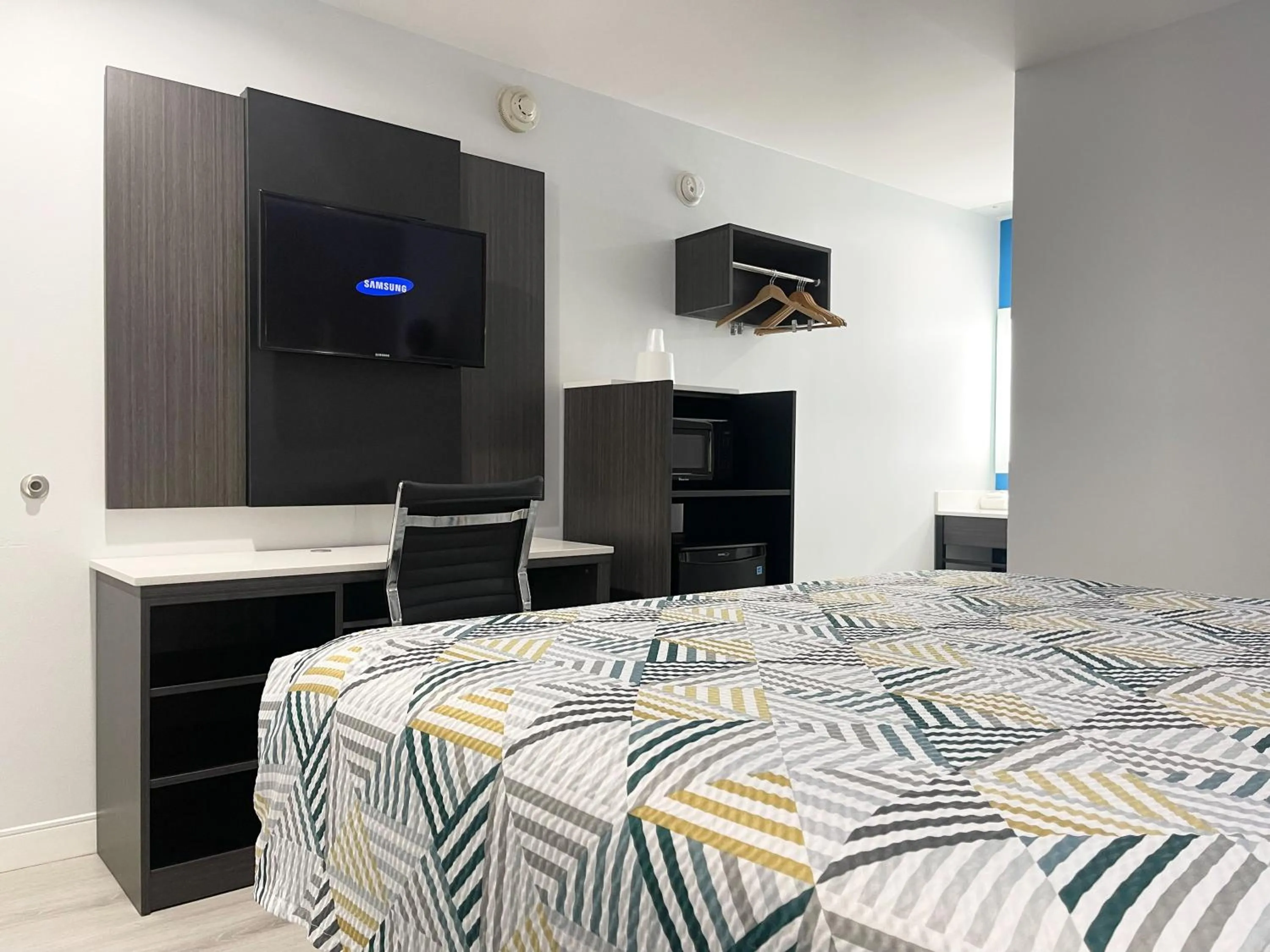 Bedroom, Bed in Motel 6-Morro Bay, CA