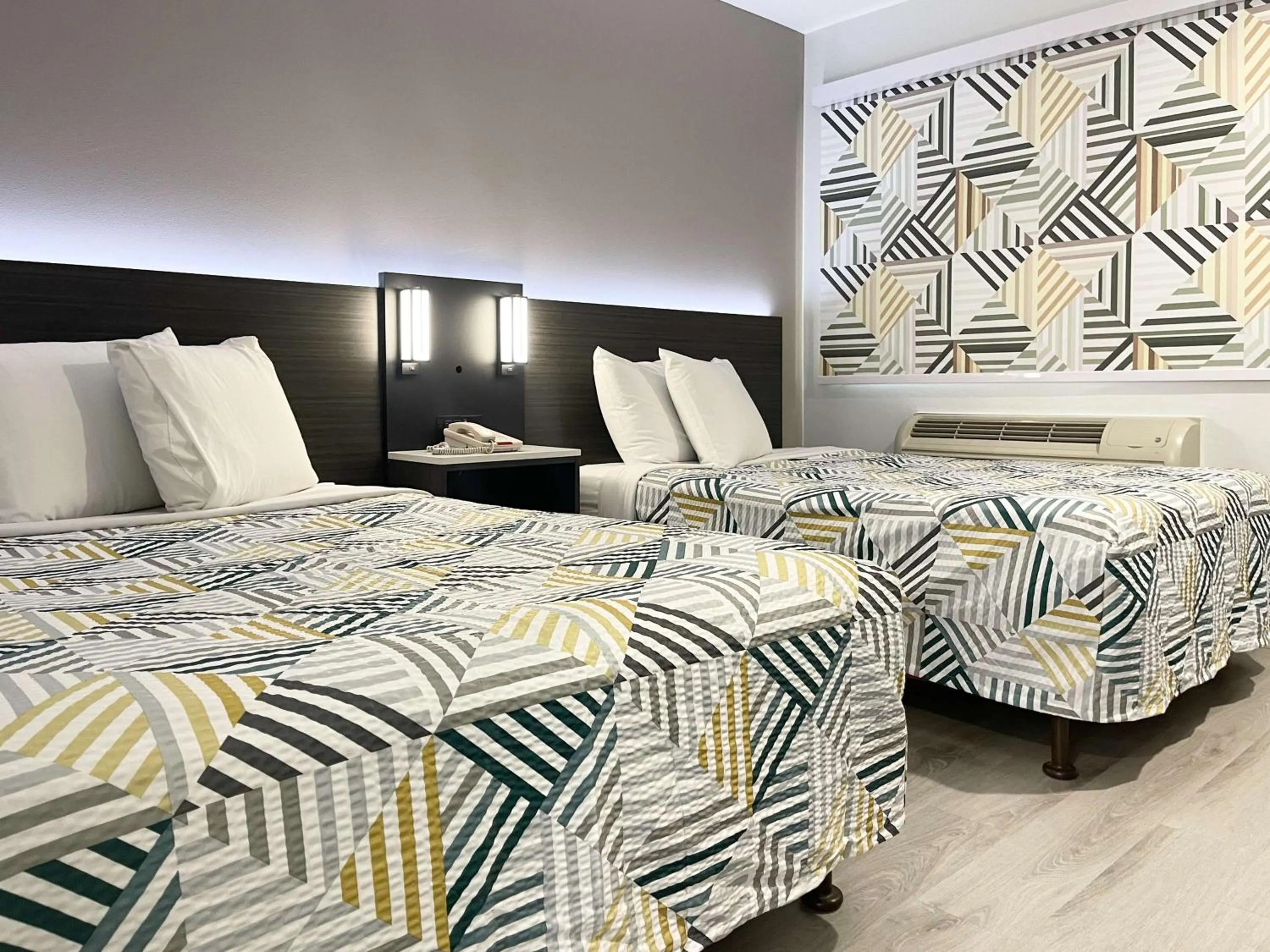 Bedroom, Bed in Motel 6-Morro Bay, CA