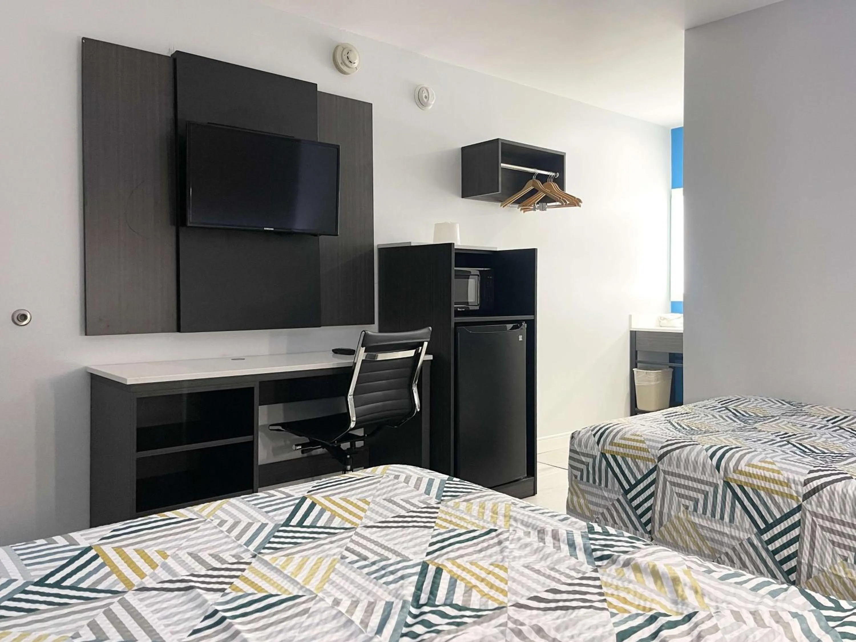 Bedroom, Bed in Motel 6-Morro Bay, CA