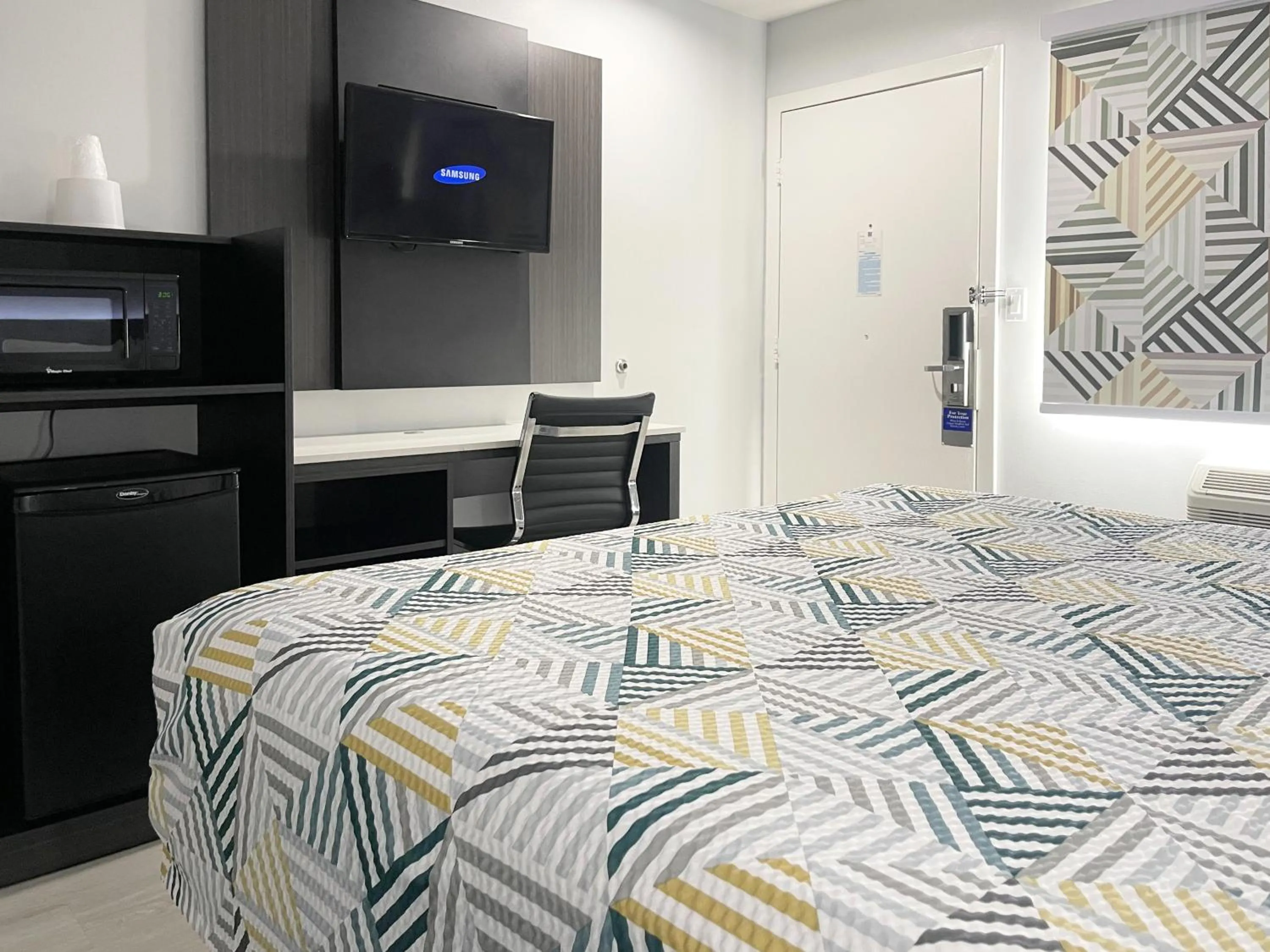 Bedroom, Bed in Motel 6-Morro Bay, CA