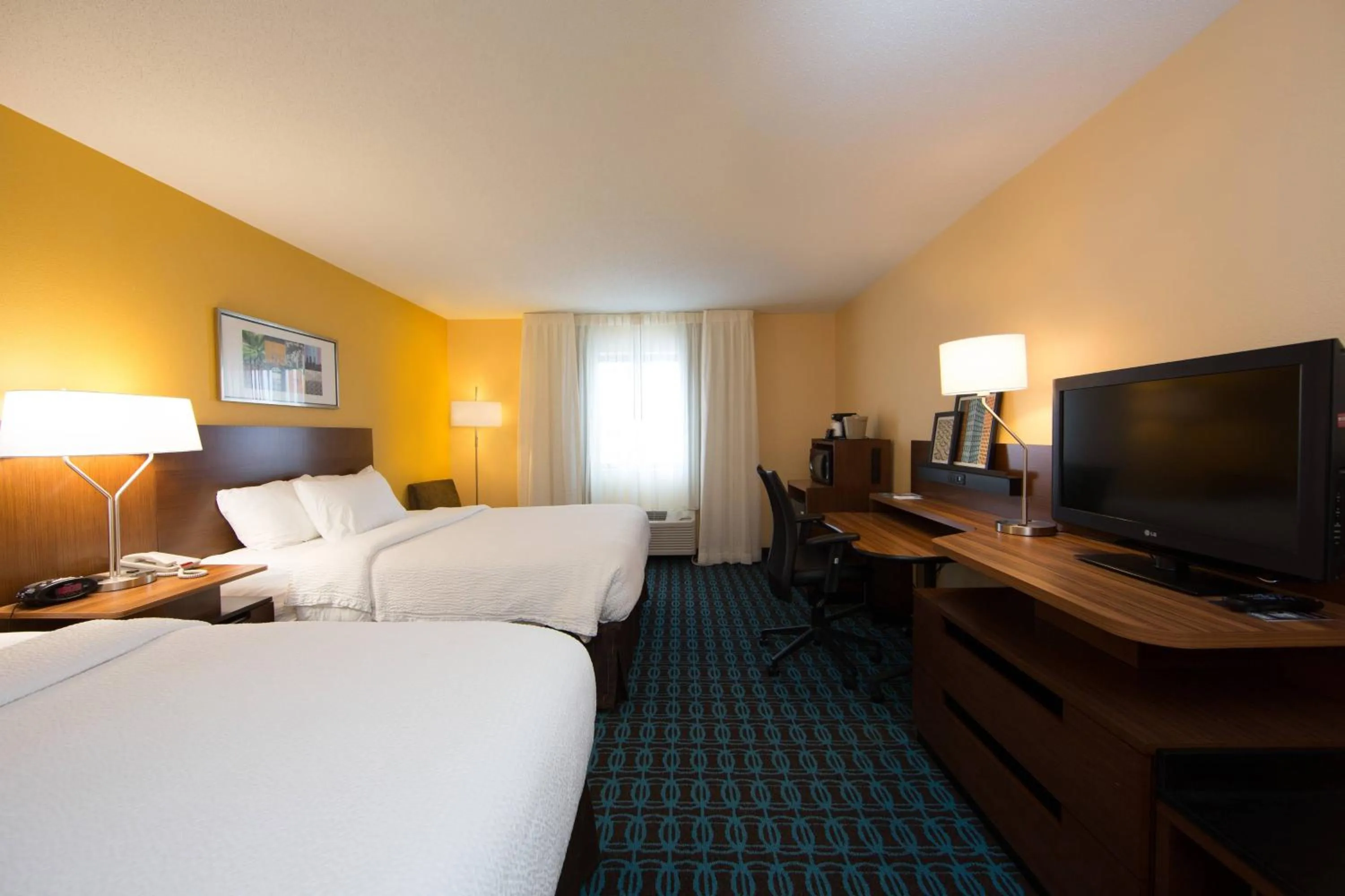 Photo of the whole room, Bed in Fairfield Inn & Suites Burlington