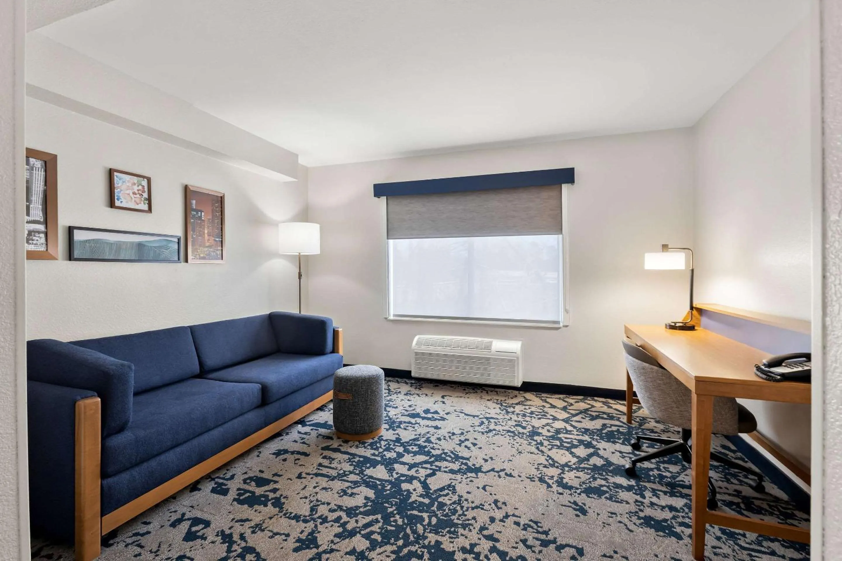 Bedroom in Country Inn & Suites by Radisson, LSU - Medical Corridor