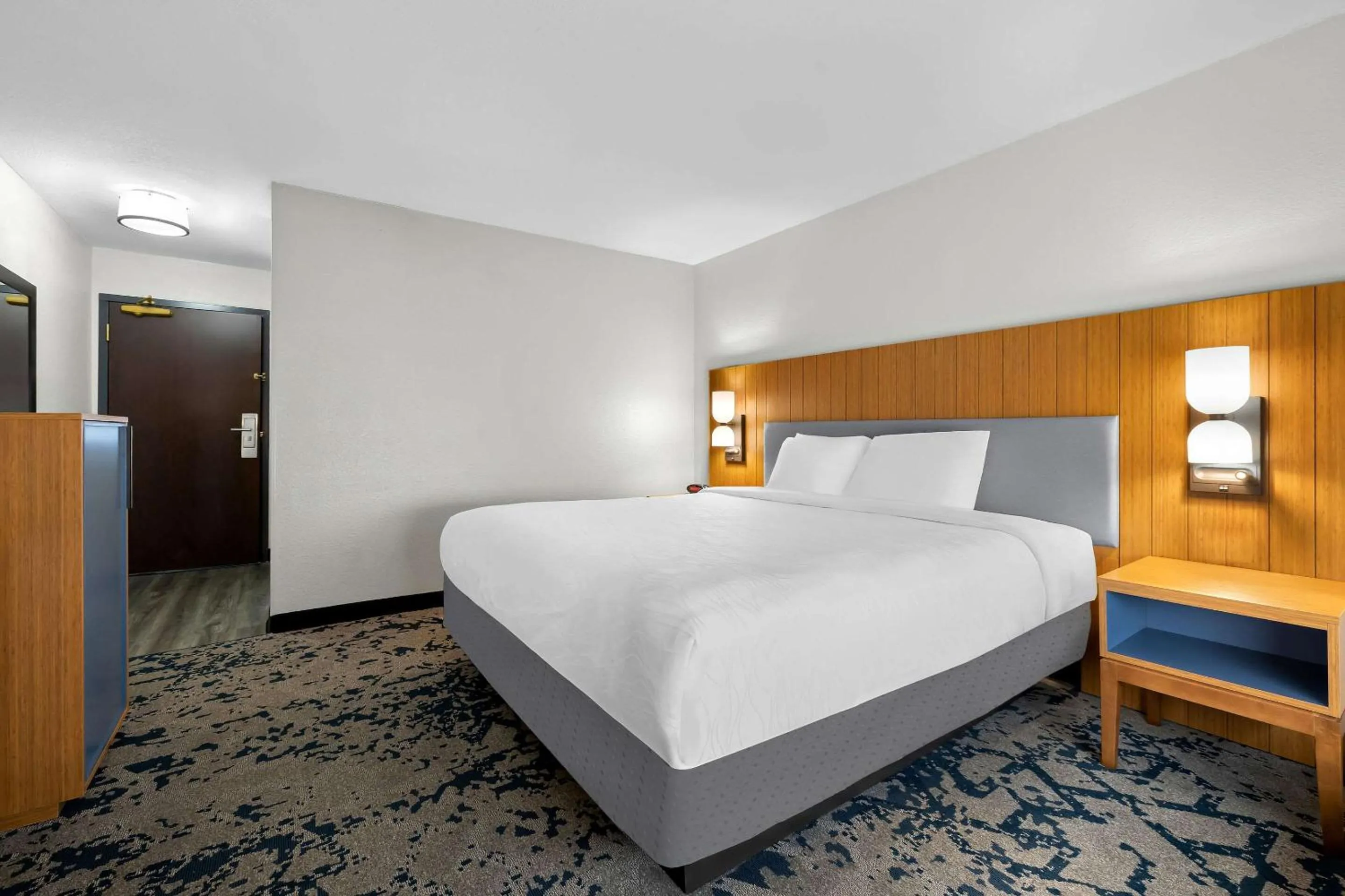 Bedroom, Bed in Country Inn & Suites by Radisson, LSU - Medical Corridor