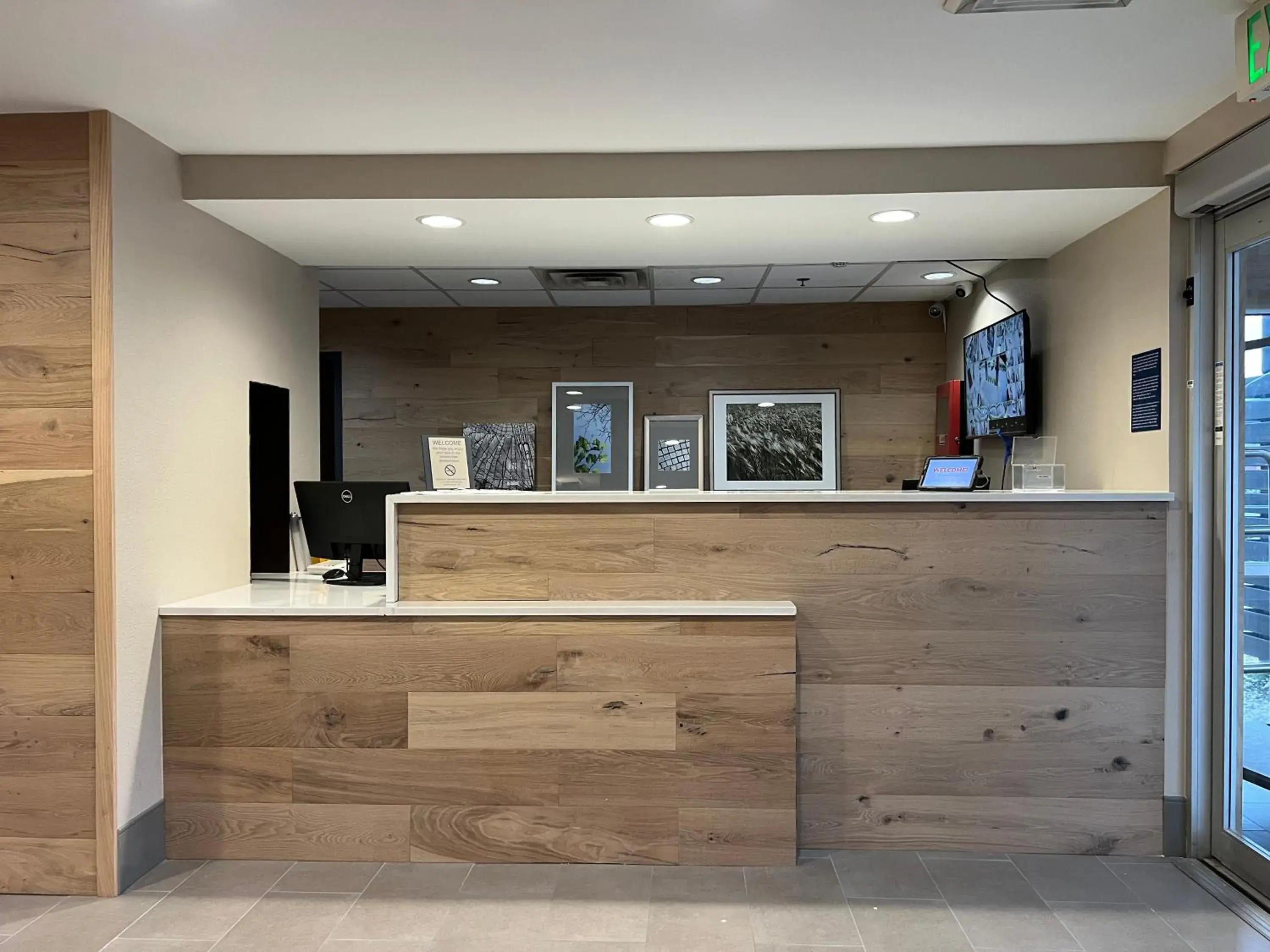 Lobby or reception in Country Inn & Suites by Radisson, LSU - Medical Corridor Lobby or reception in Country Inn & Suites by Radisson, LSU - Medical Corridor