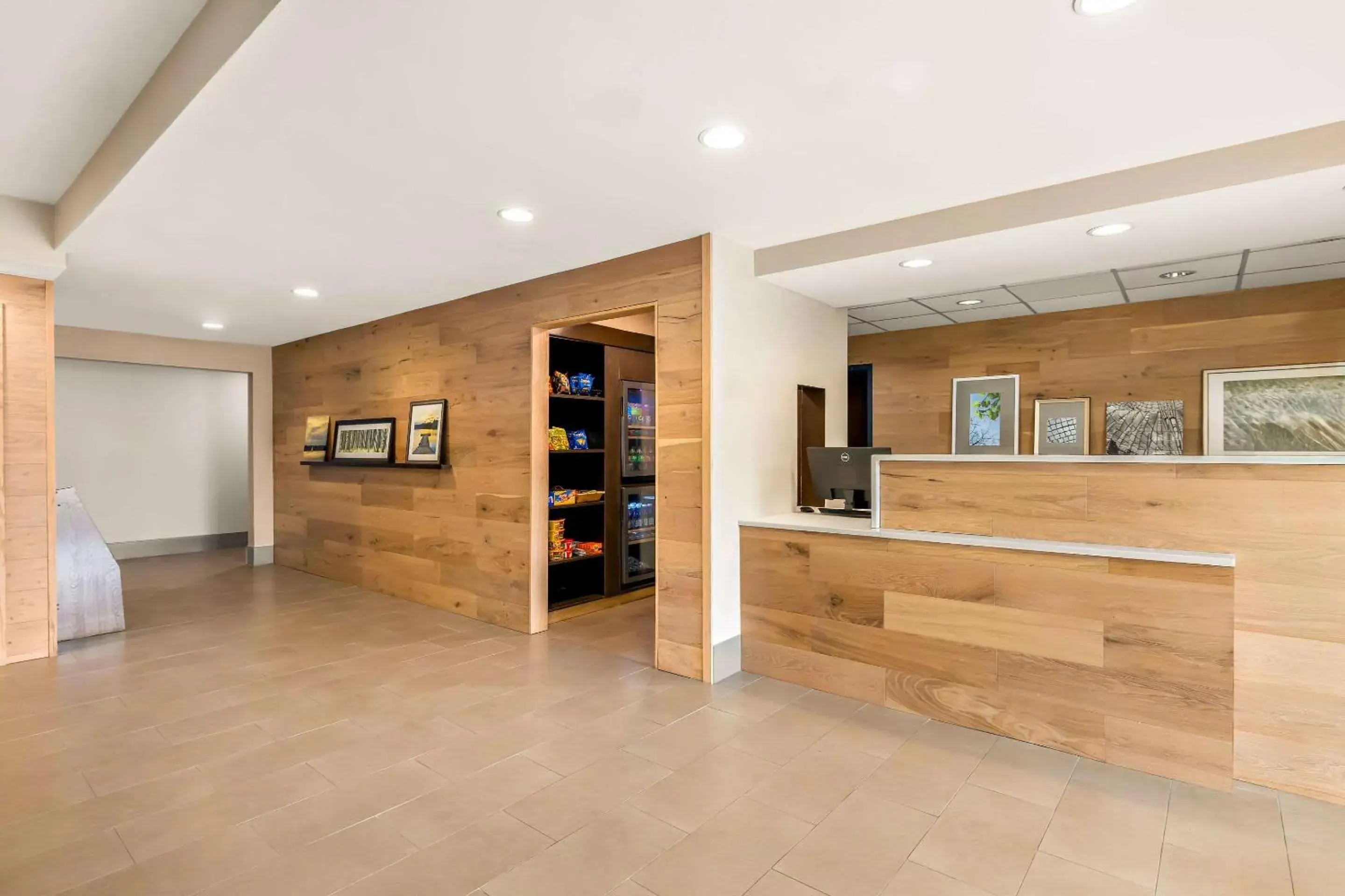 Lobby or reception in Country Inn & Suites by Radisson, LSU - Medical Corridor Lobby or reception in Country Inn & Suites by Radisson, LSU - Medical Corridor