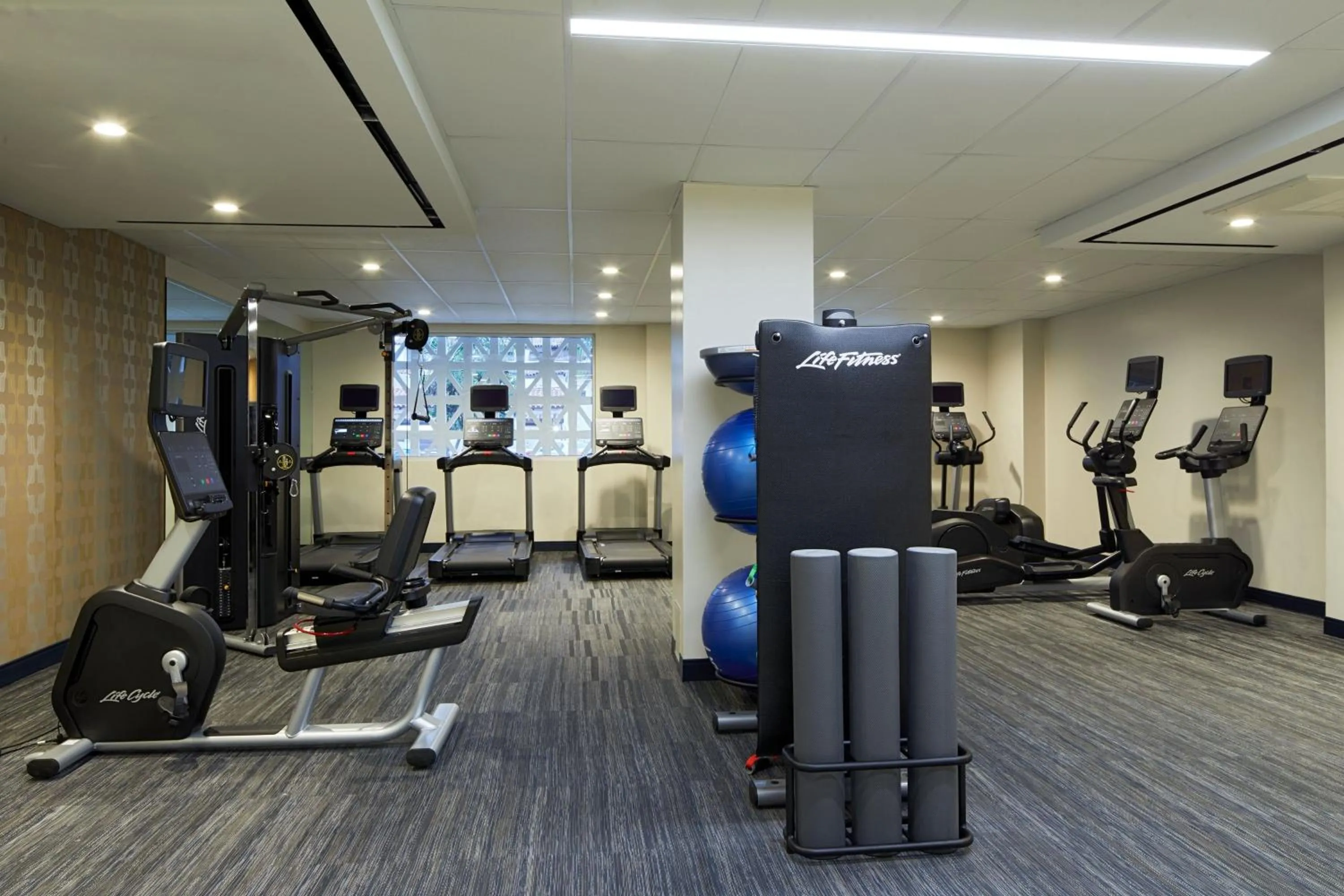 Fitness centre/facilities in Courtyard by Marriott Santa Barbara Downtown