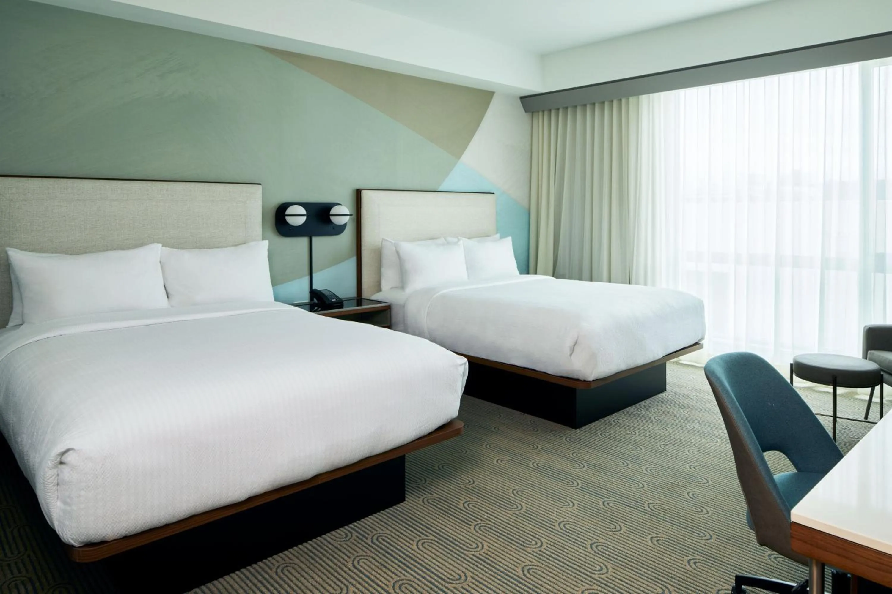 Lounge or bar, Bed in Courtyard by Marriott Santa Barbara Downtown