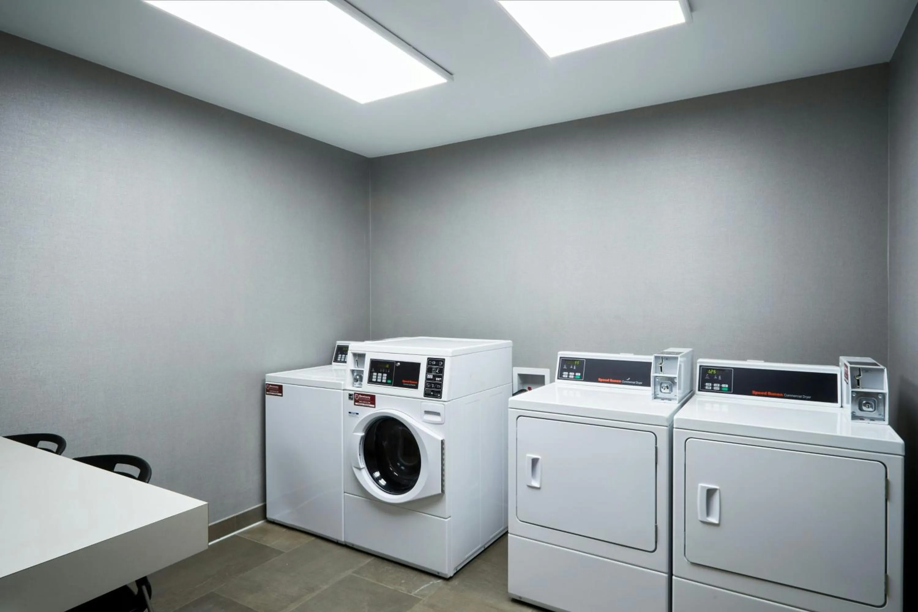 Lounge or bar in Courtyard by Marriott Santa Barbara Downtown