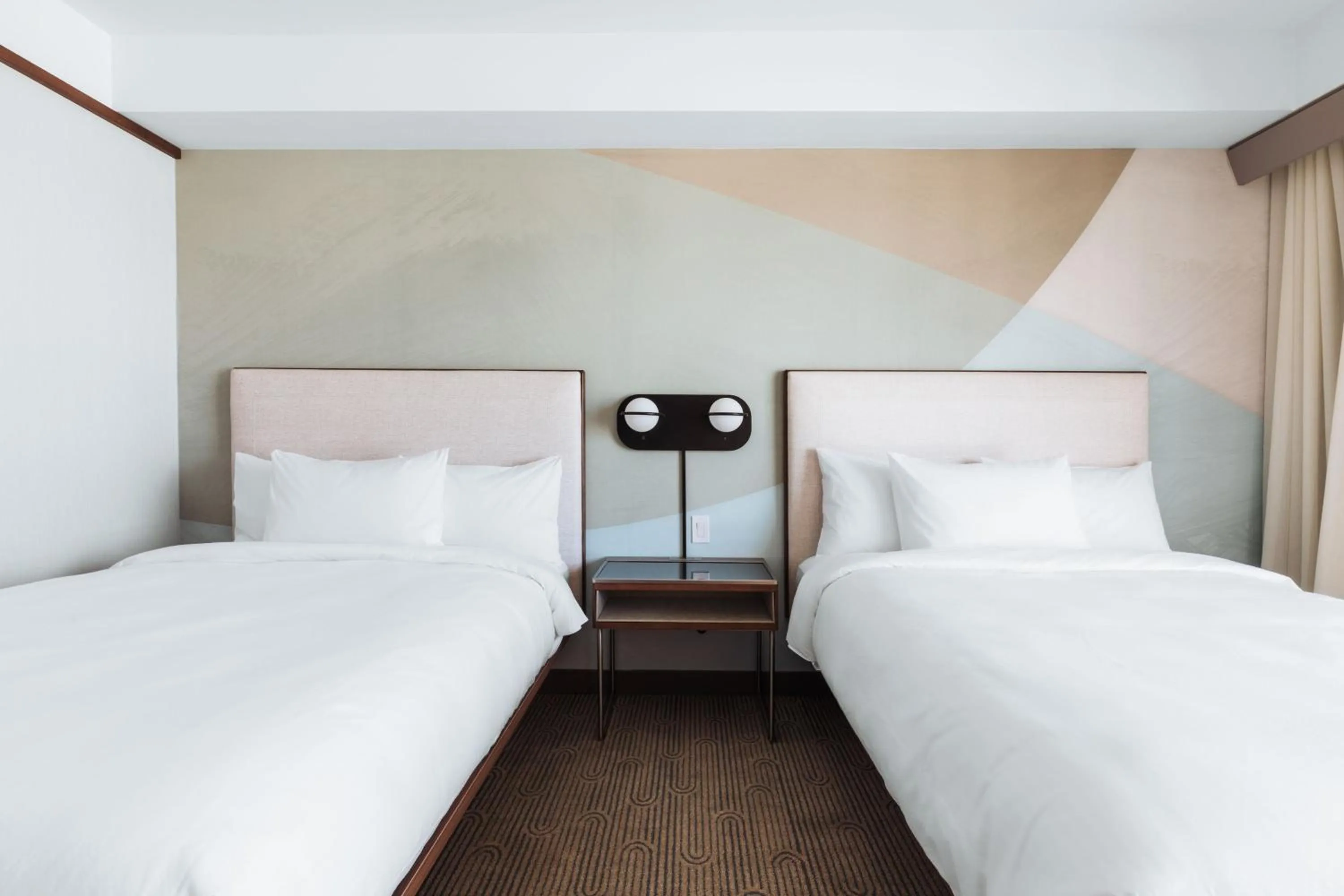 Lounge or bar, Bed in Courtyard by Marriott Santa Barbara Downtown