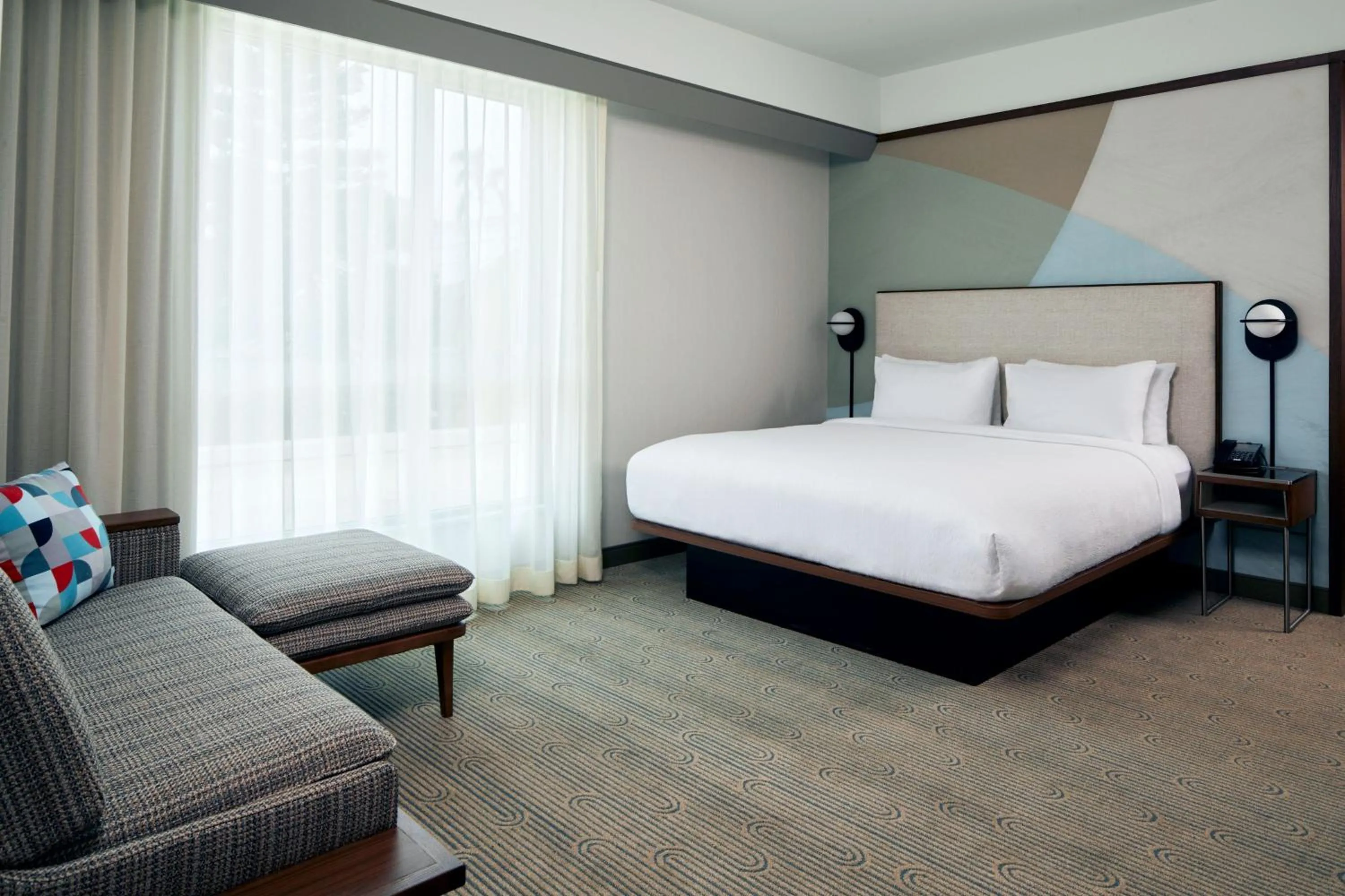 Bedroom, Bed in Courtyard by Marriott Santa Barbara Downtown