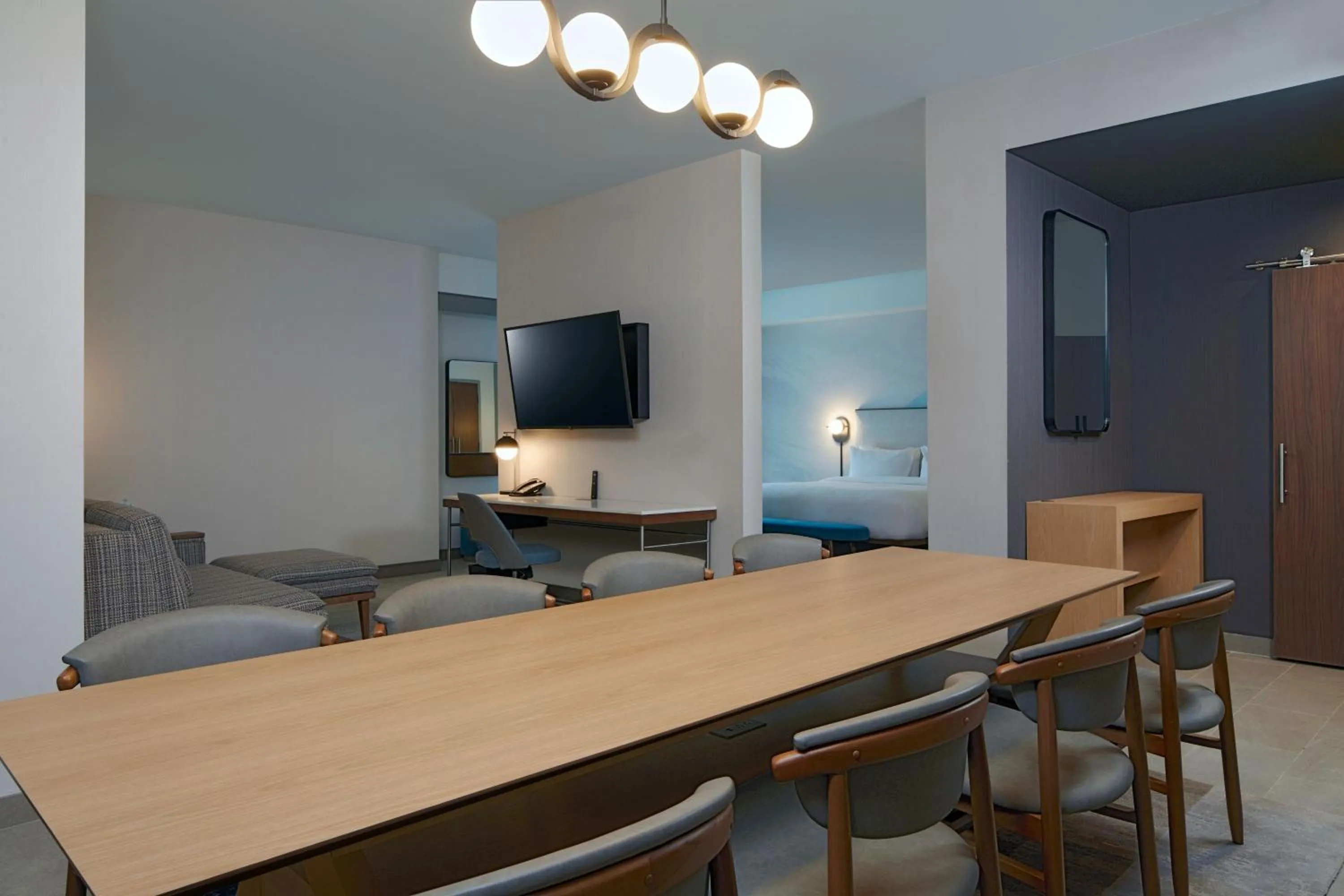 Photo of the whole room in Courtyard by Marriott Santa Barbara Downtown