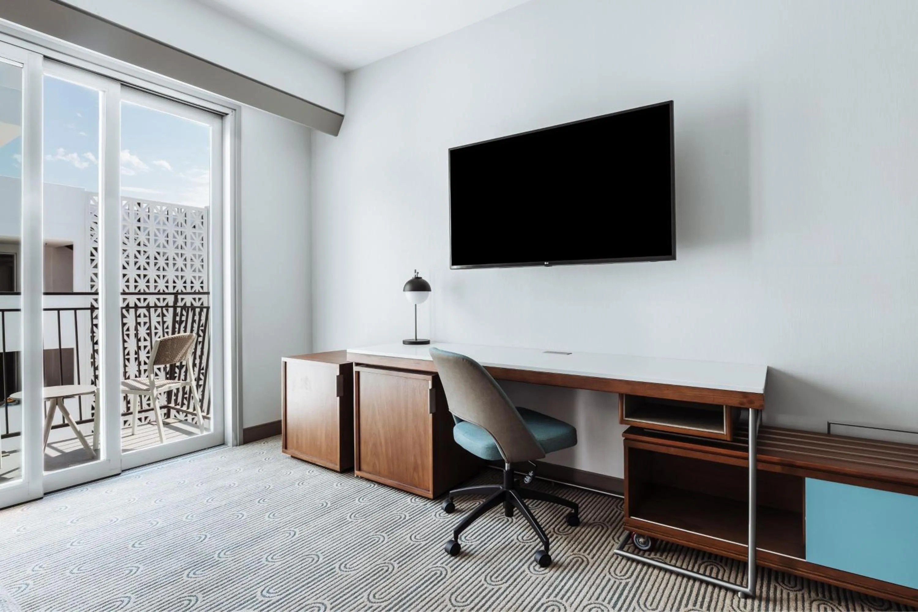 Lounge or bar in Courtyard by Marriott Santa Barbara Downtown