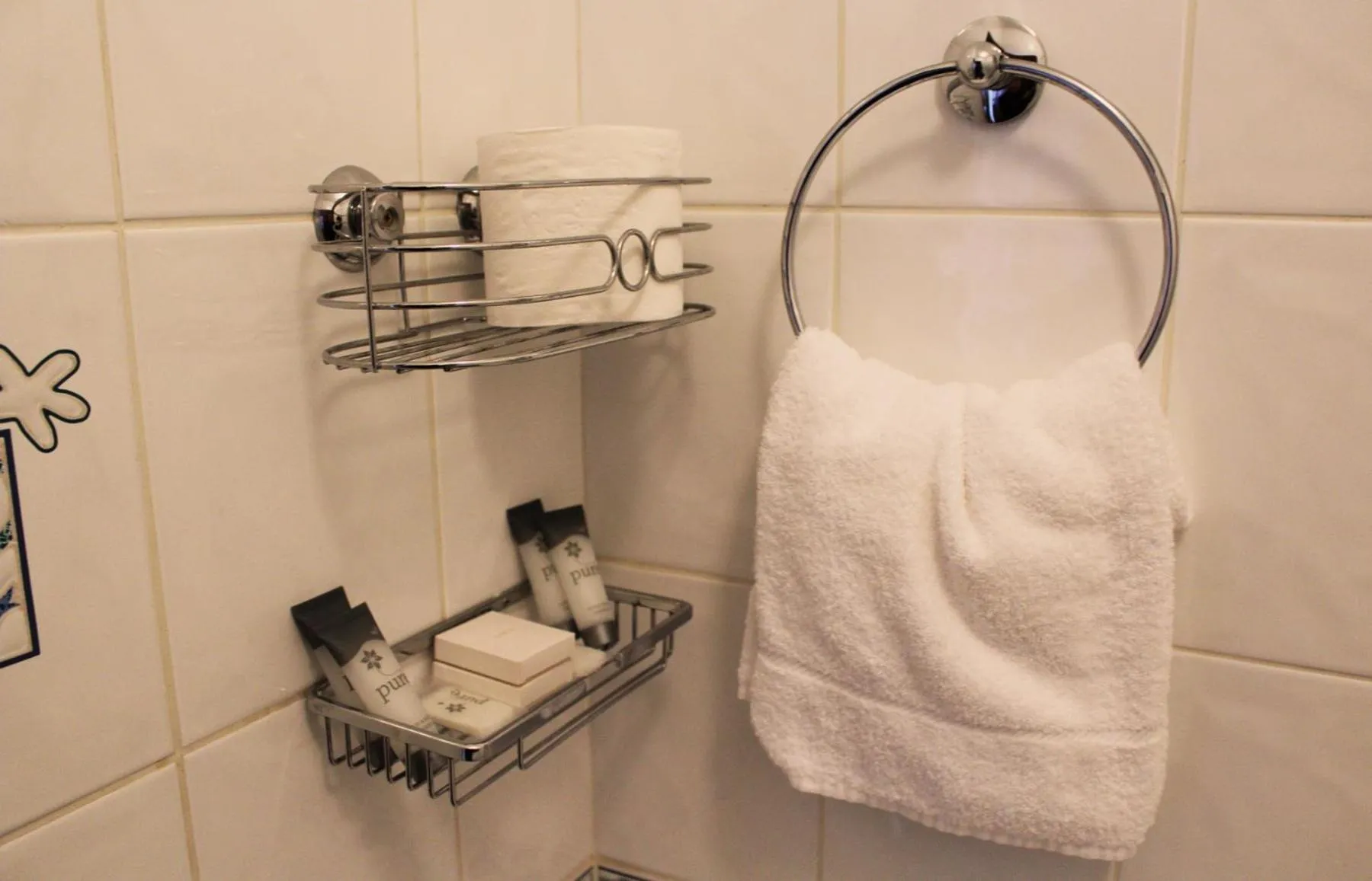 Bathroom in The Parkway Hotel